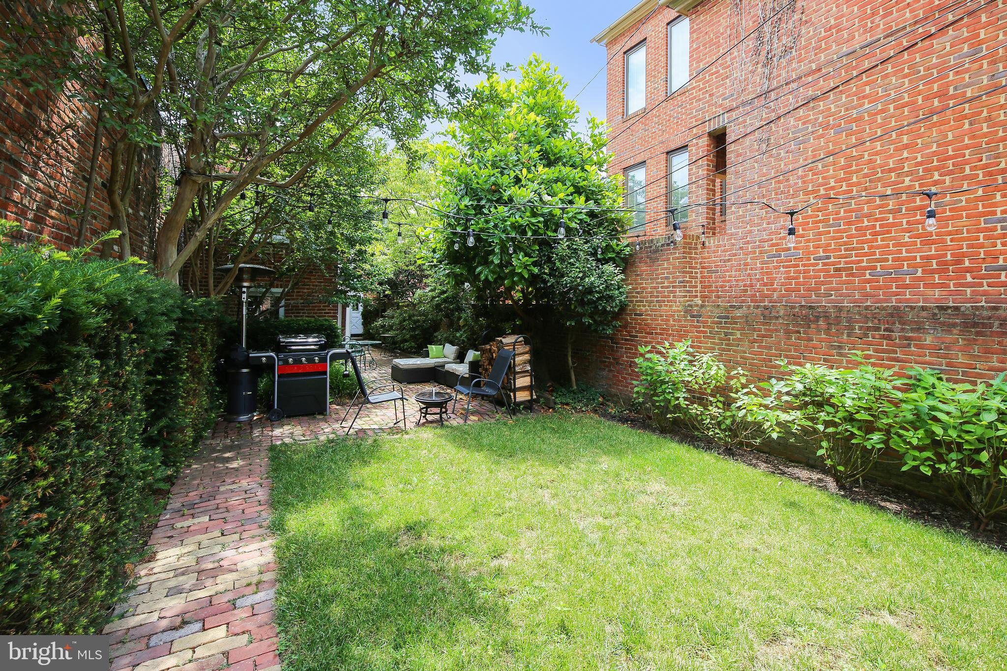 OLD TOWN ALEXANDRIA - Residential Income