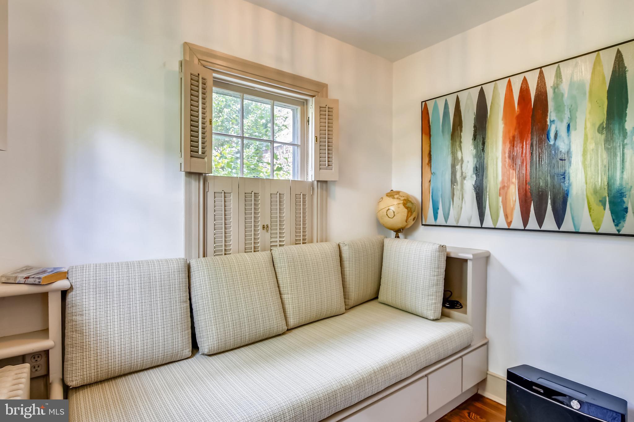 OLD TOWN ALEXANDRIA - Residential Income