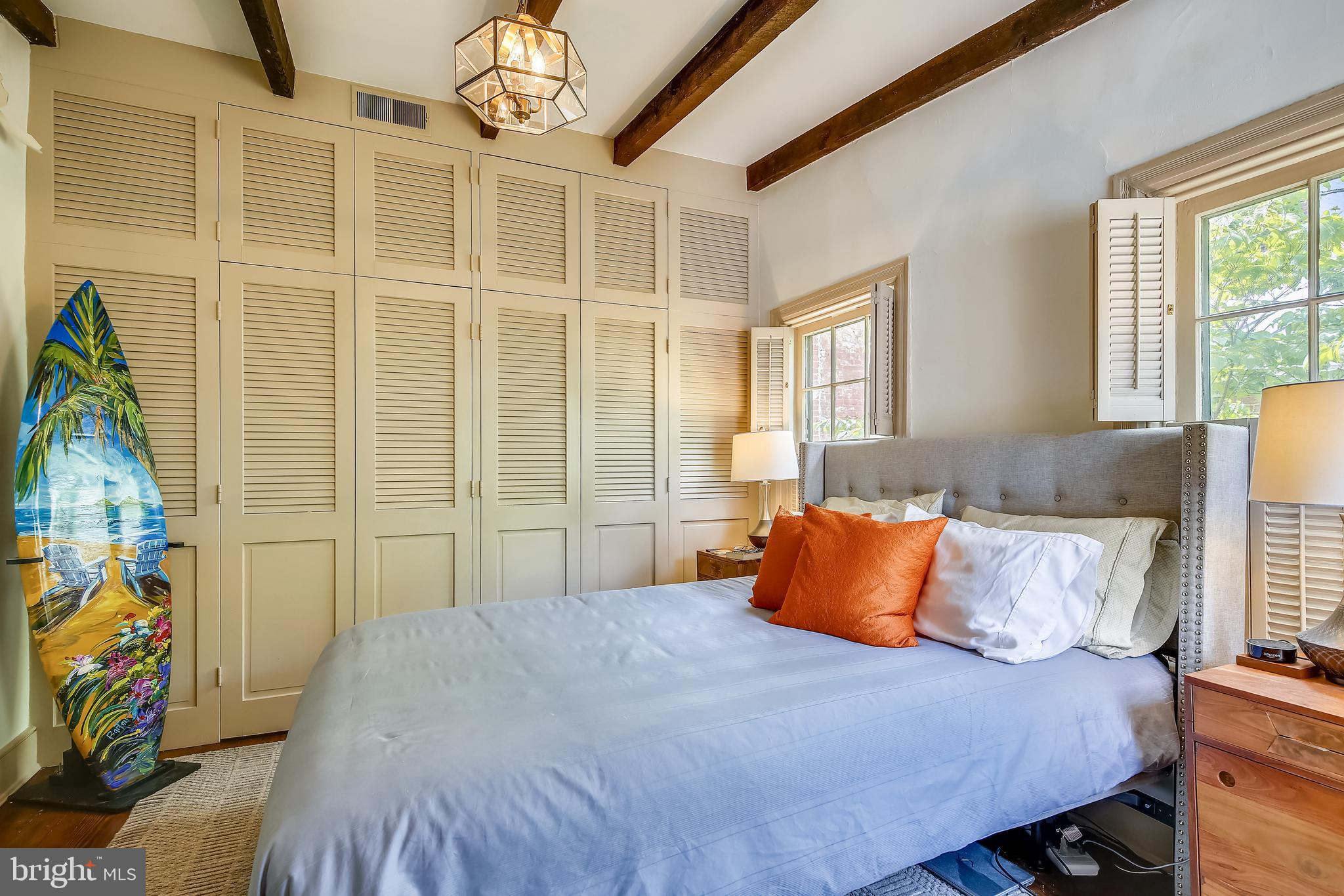 OLD TOWN ALEXANDRIA - Residential Income