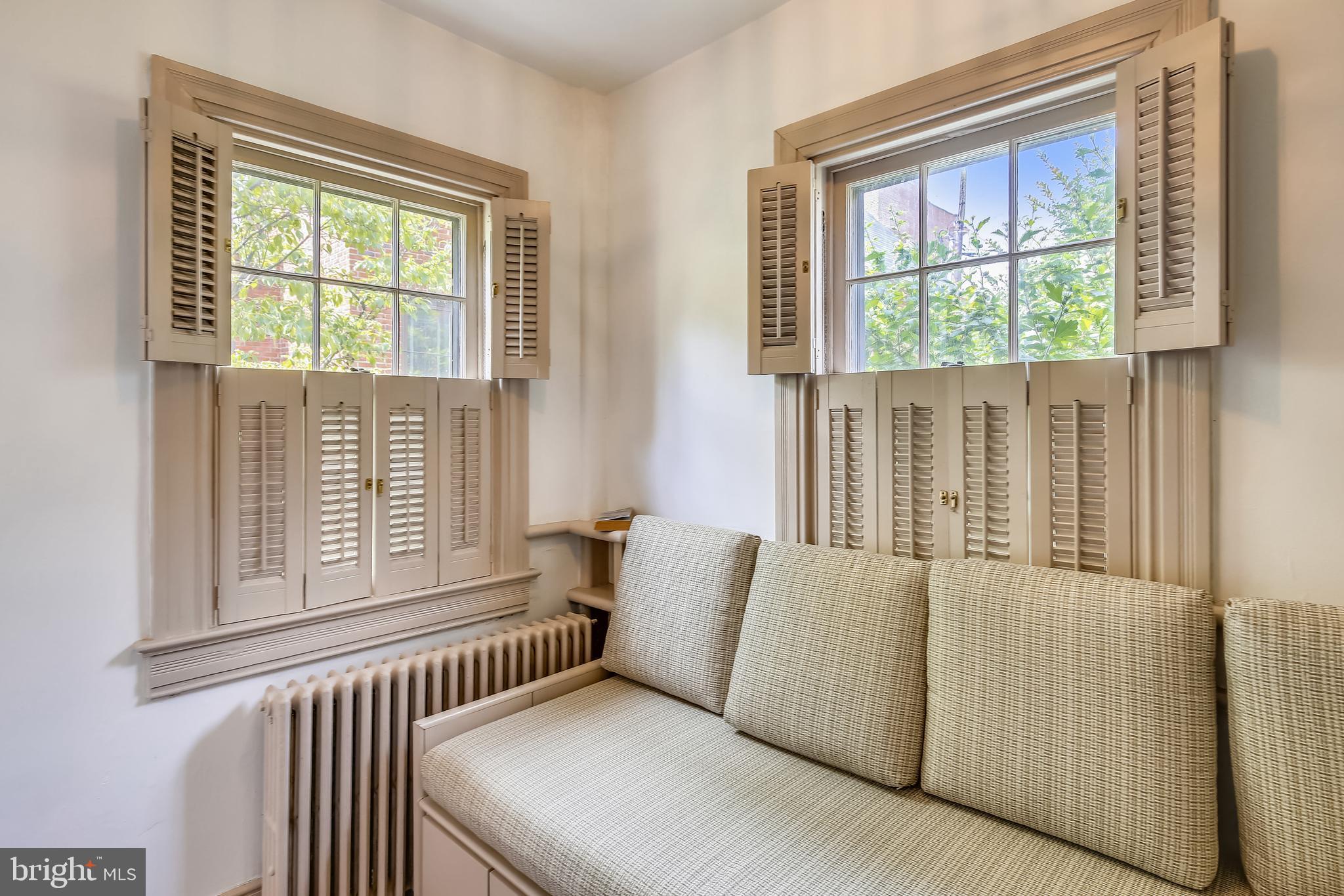 OLD TOWN ALEXANDRIA - Residential Income