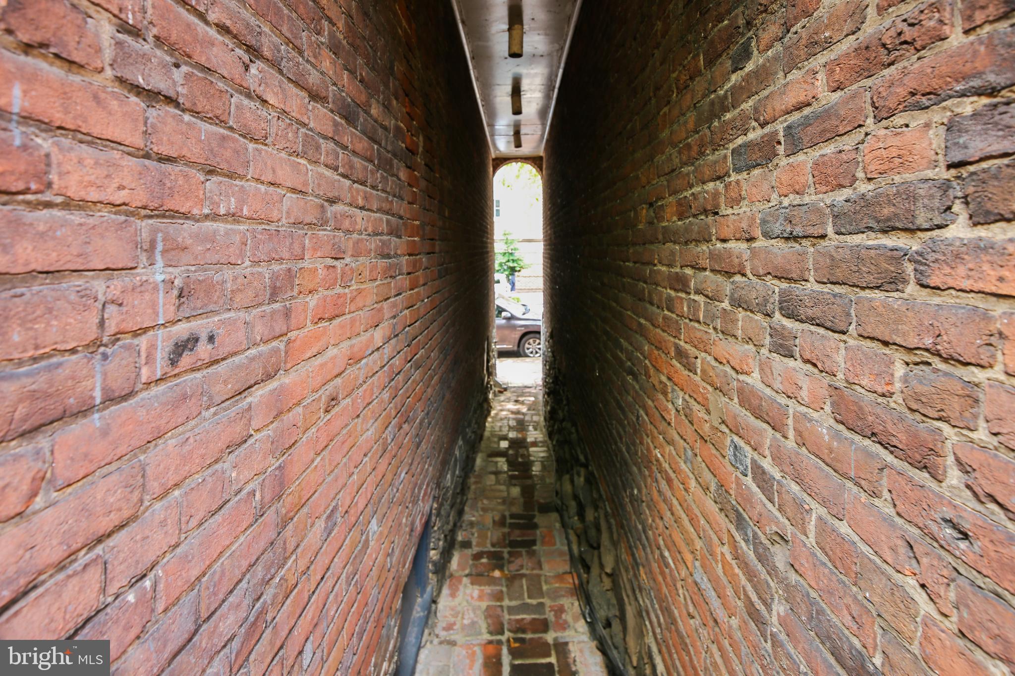 OLD TOWN ALEXANDRIA - Residential Income