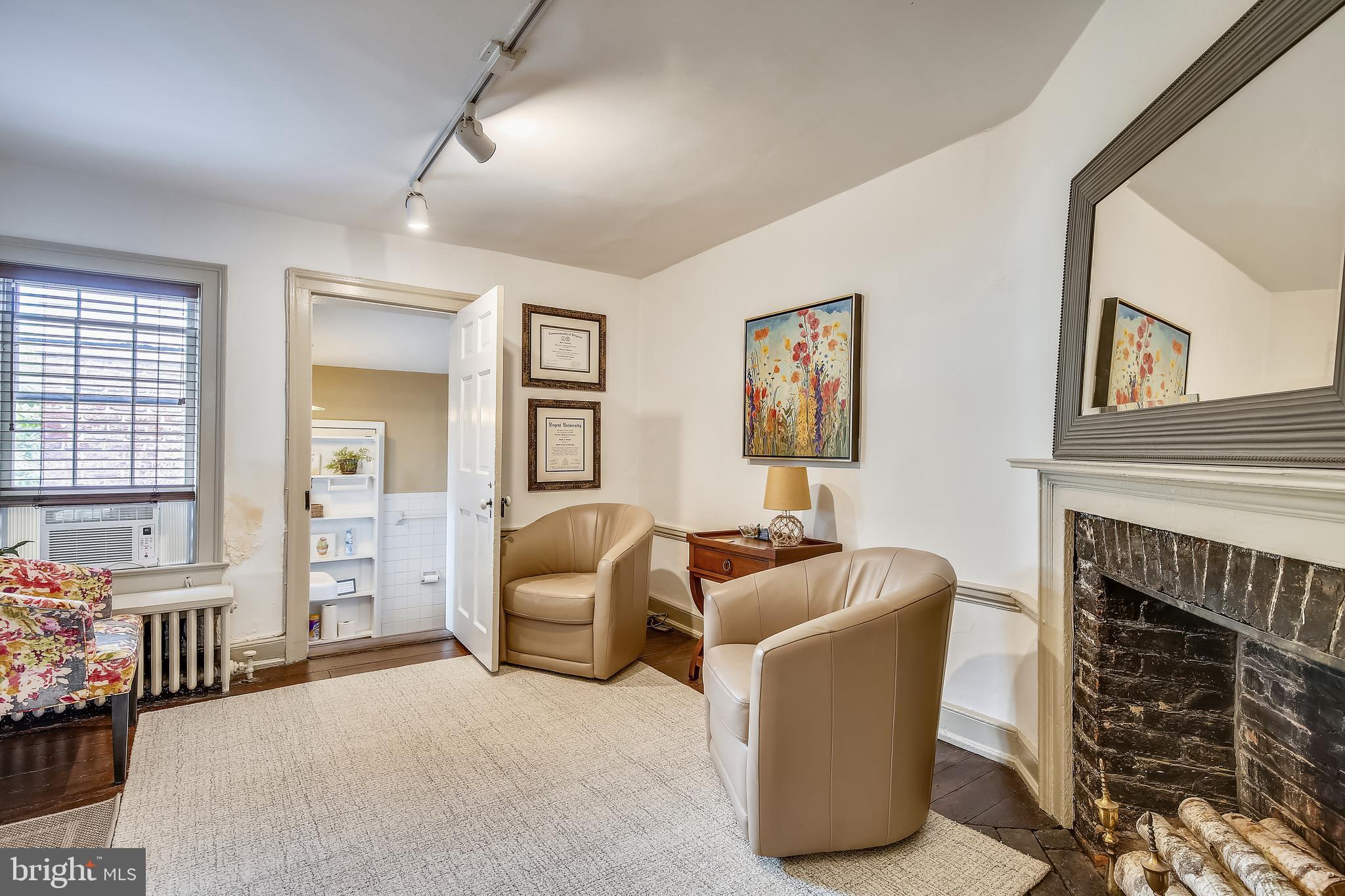 OLD TOWN ALEXANDRIA - Residential Income