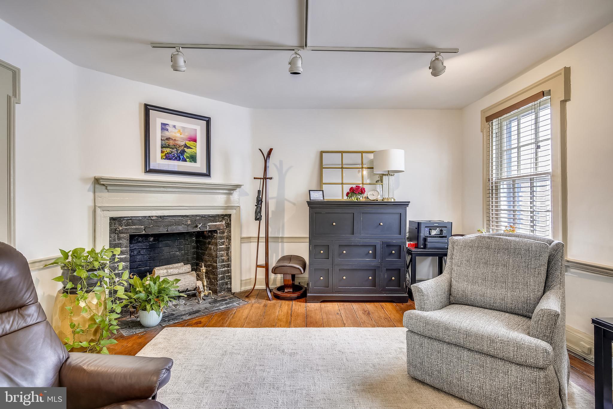 OLD TOWN ALEXANDRIA - Residential Income