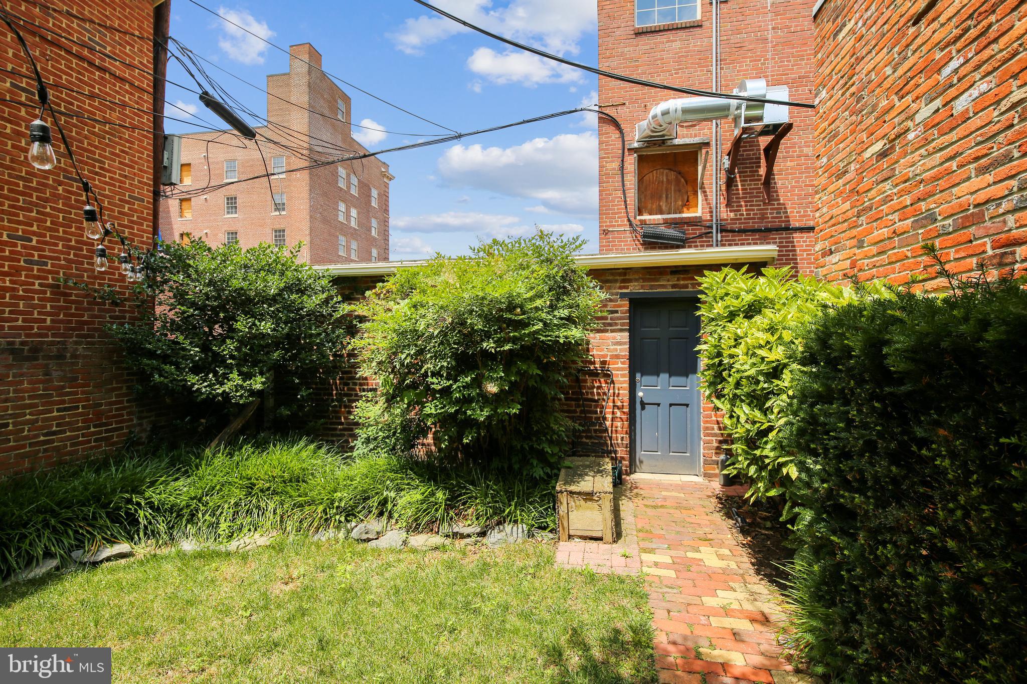 OLD TOWN ALEXANDRIA - Residential Income