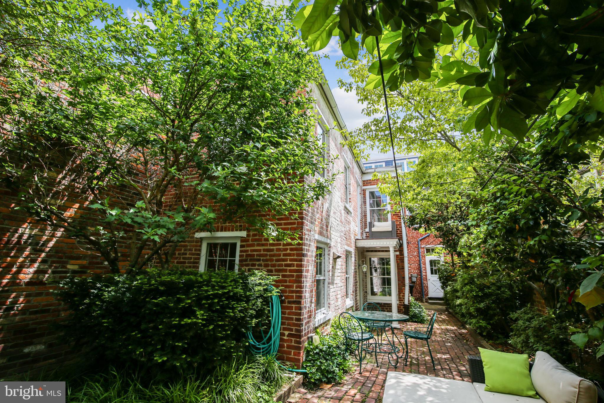 OLD TOWN ALEXANDRIA - Residential Income