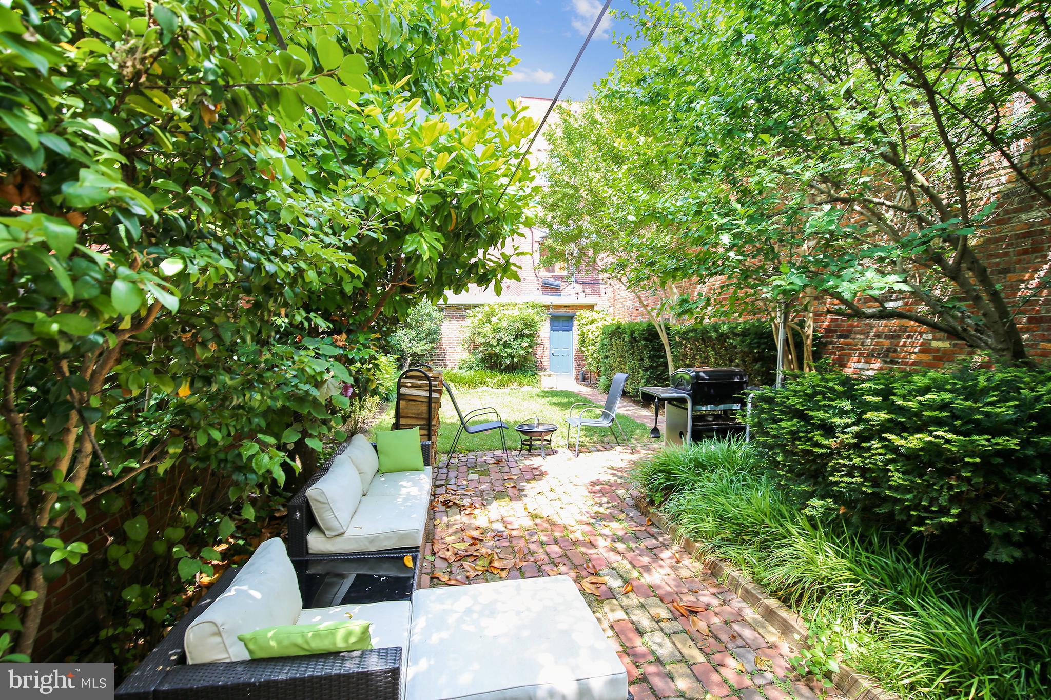 OLD TOWN ALEXANDRIA - Residential Income