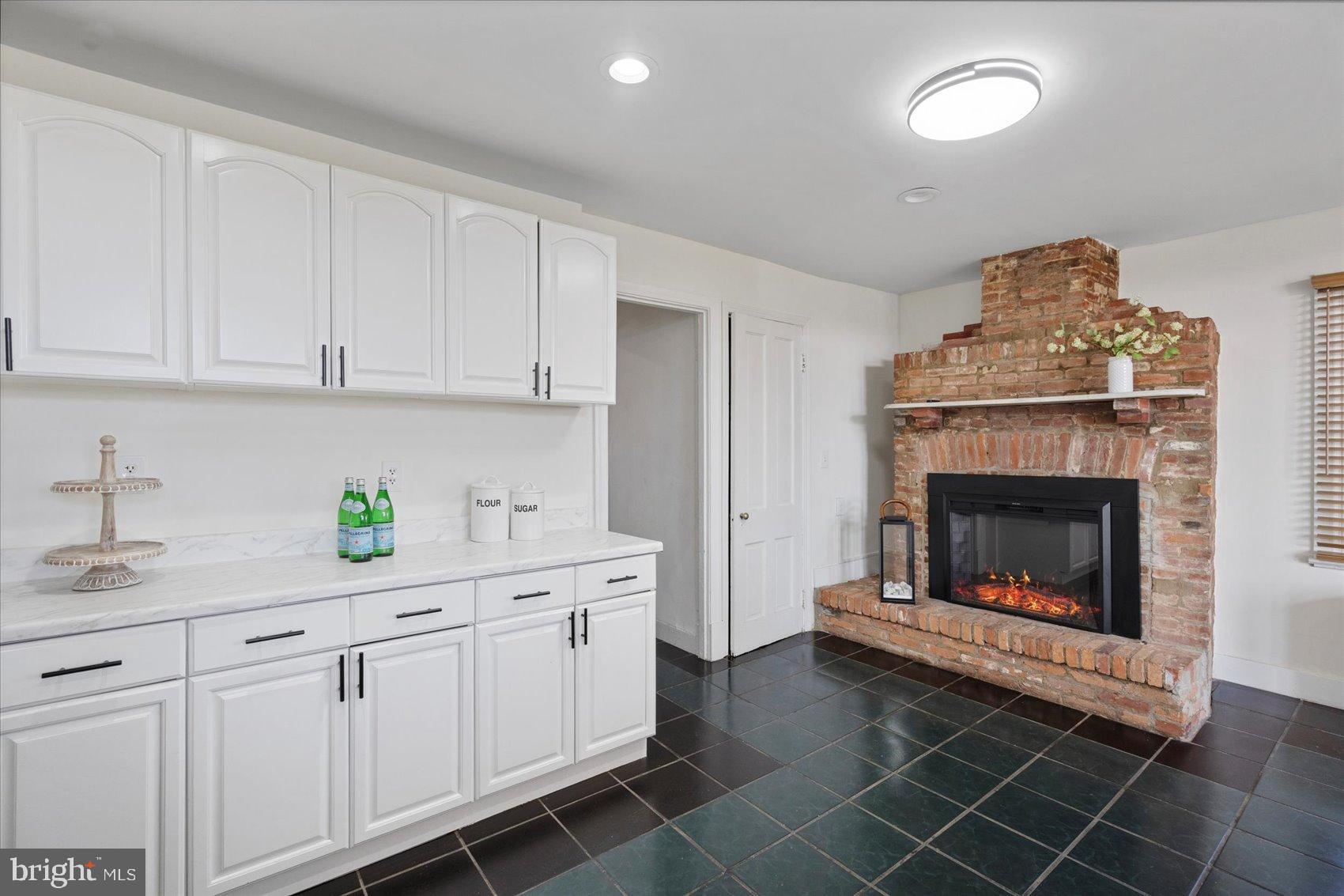 MAPLE HILL - Residential