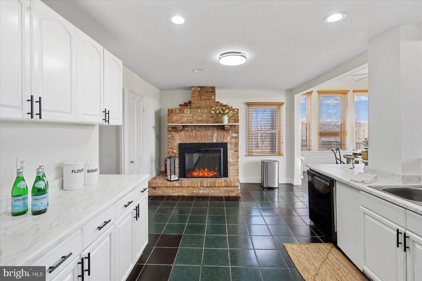 MAPLE HILL - Residential