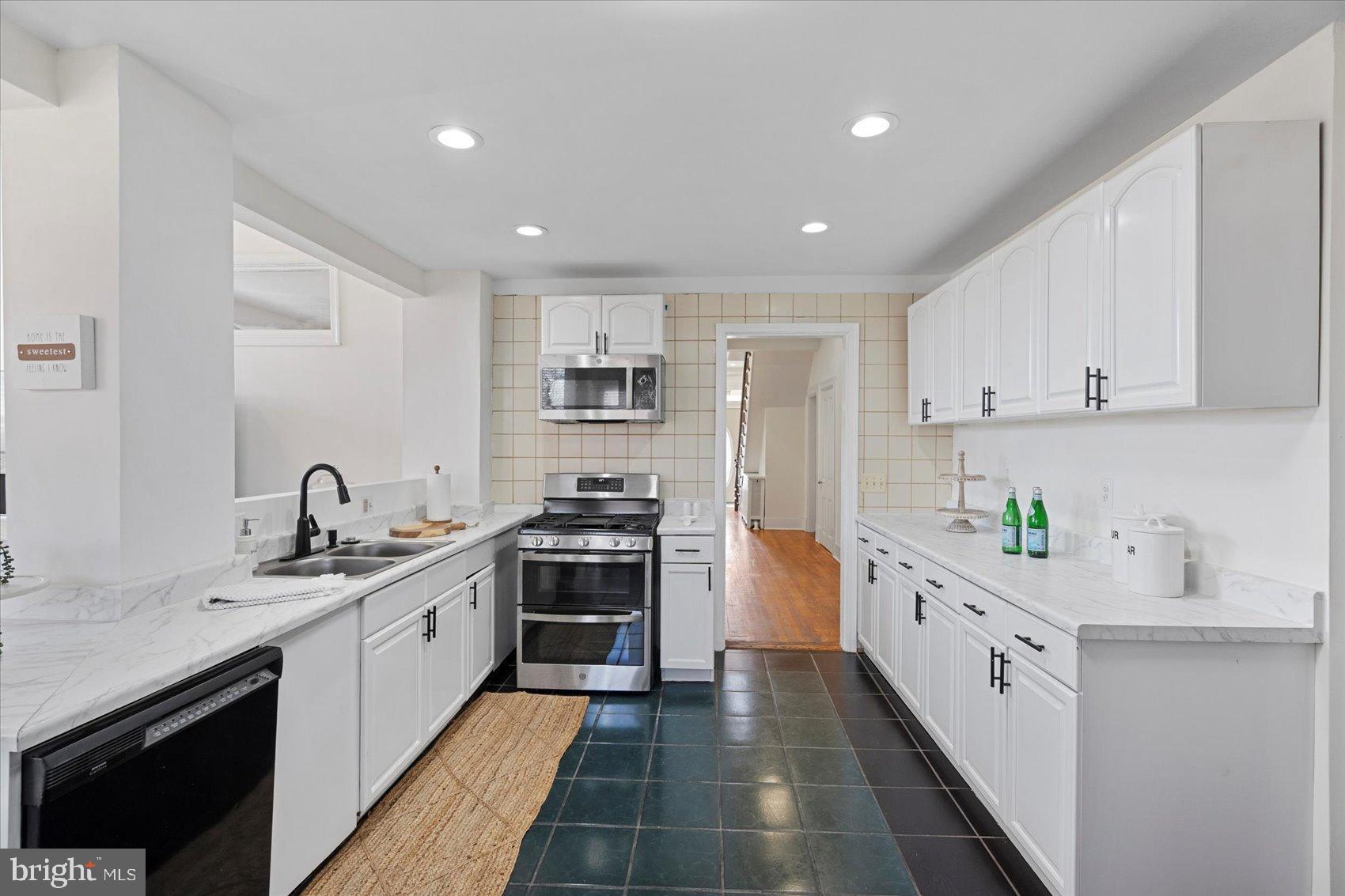 MAPLE HILL - Residential