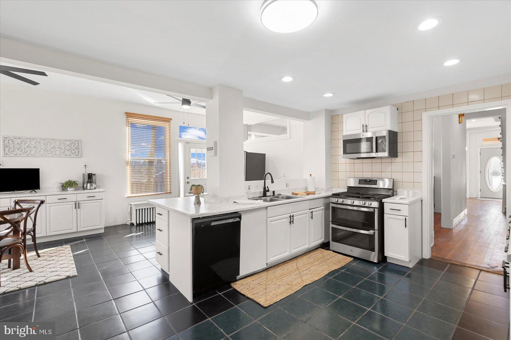 MAPLE HILL - Residential