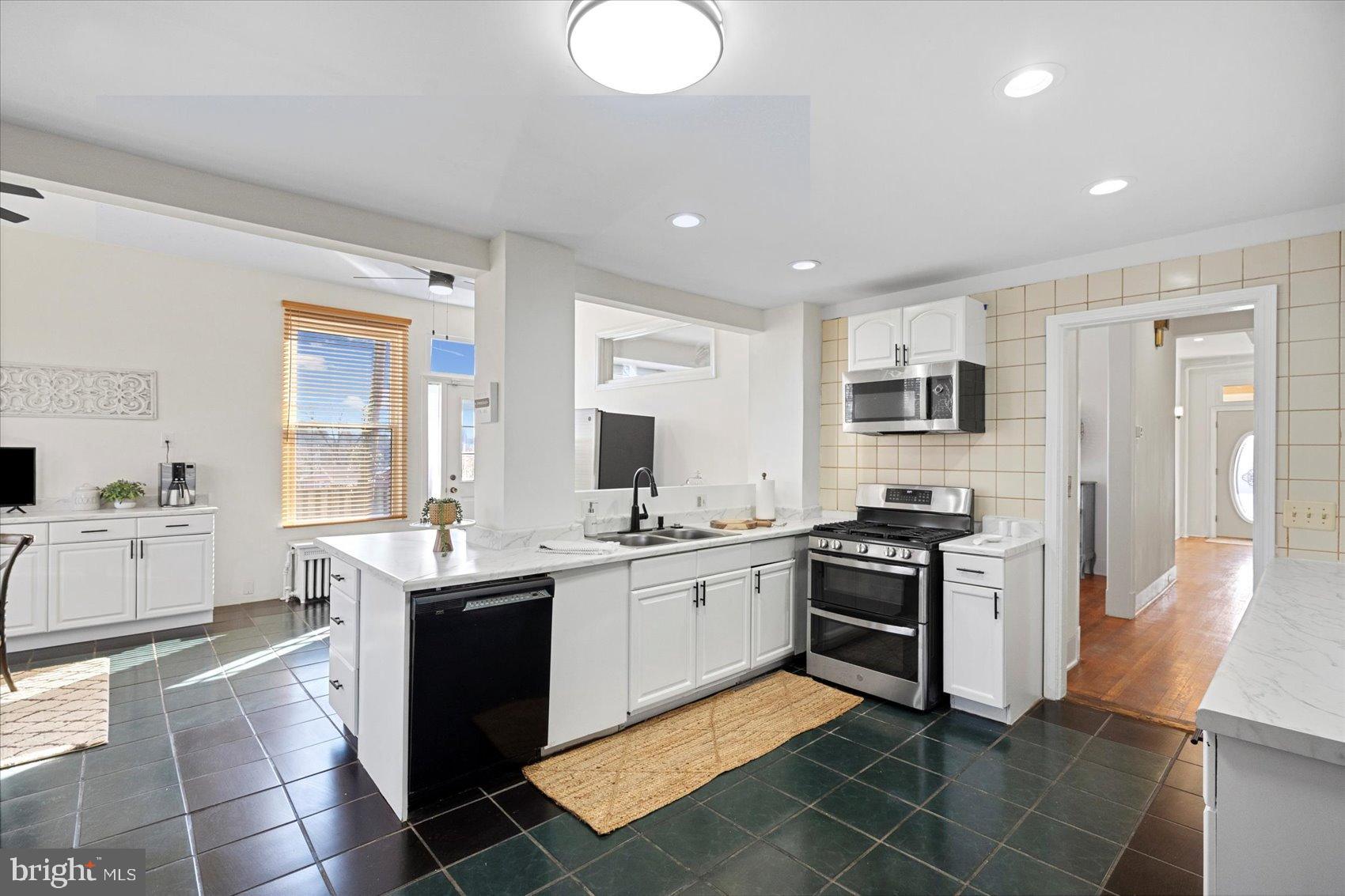 MAPLE HILL - Residential