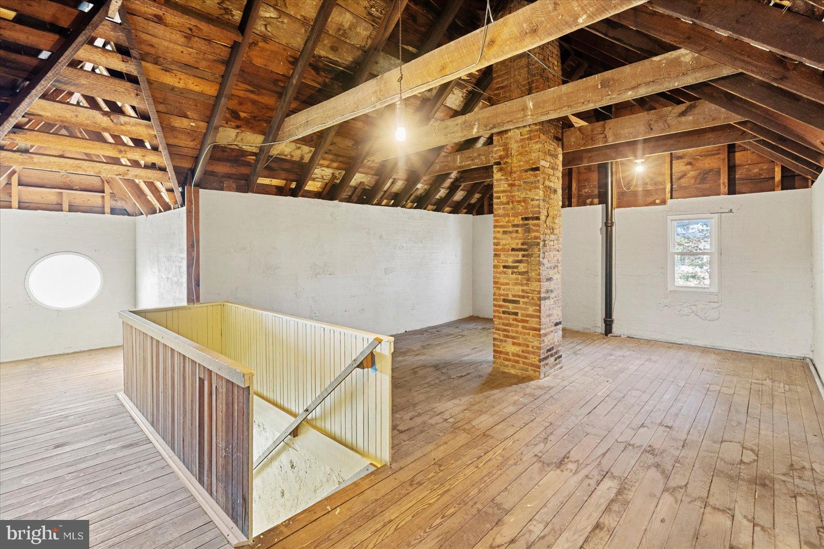 MAPLE HILL - Residential