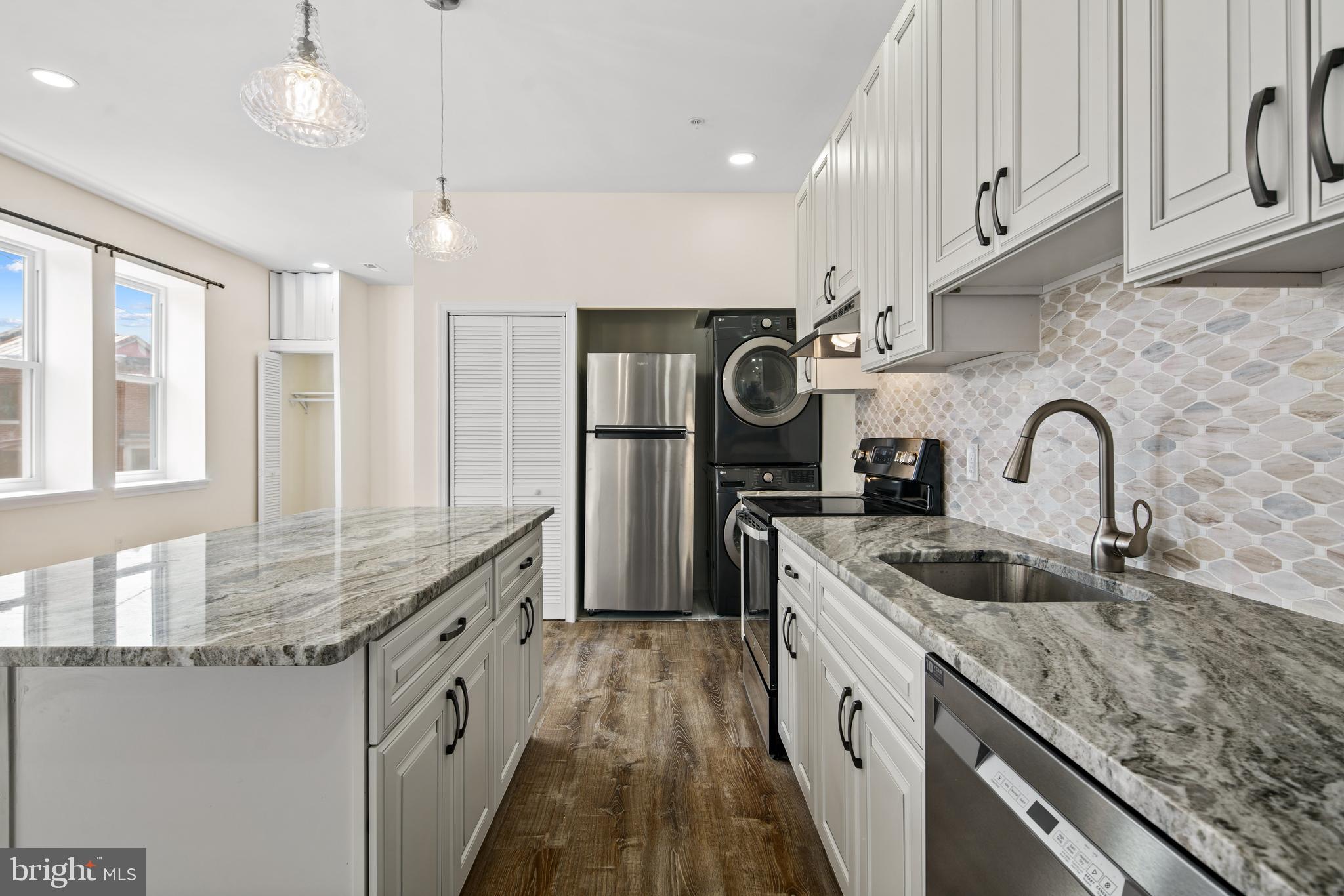 QUEEN VILLAGE - Residential Lease
