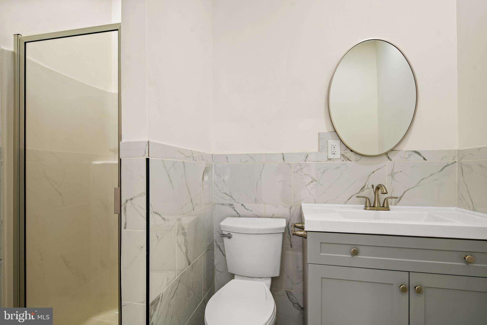 QUEEN VILLAGE - Residential Lease