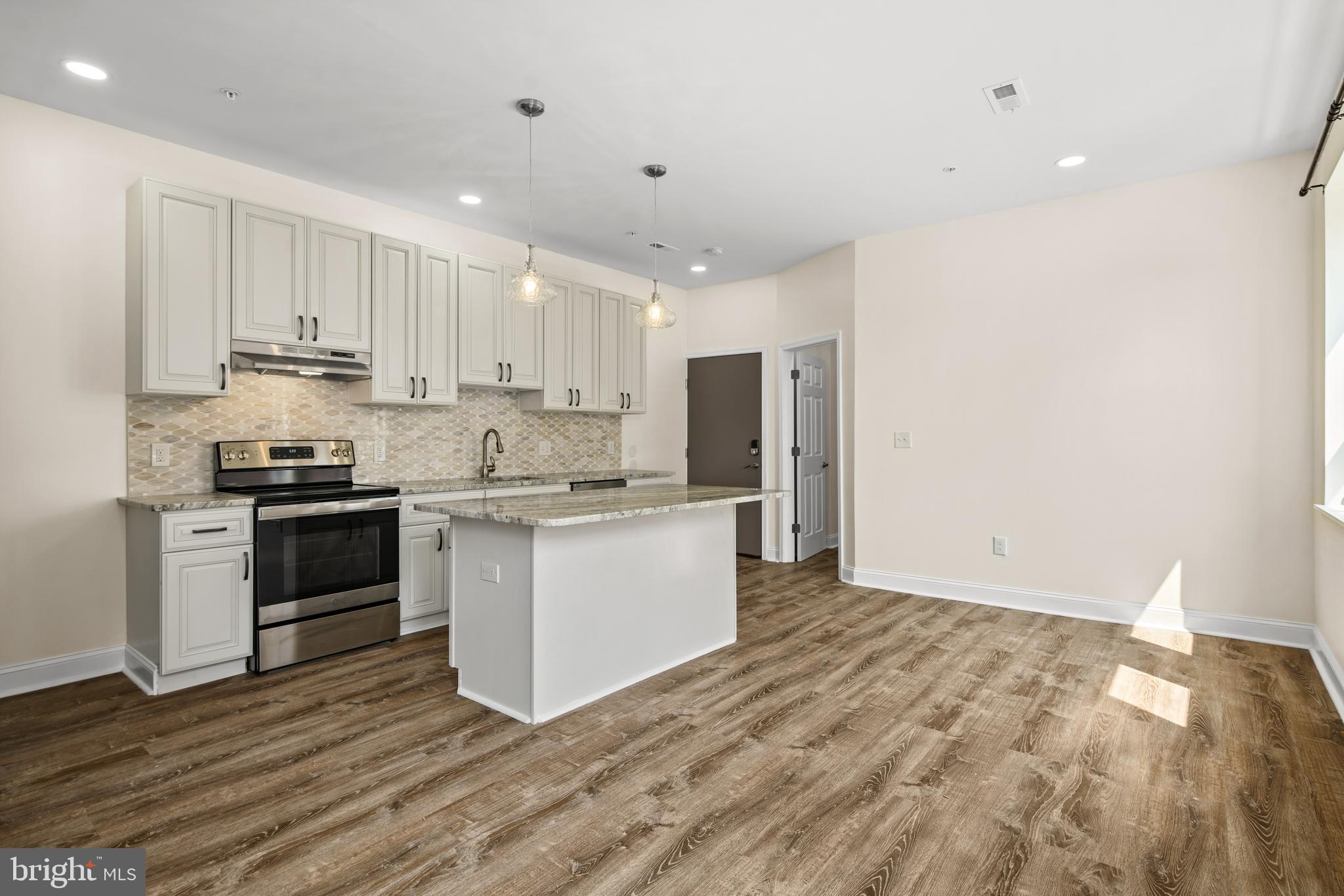 QUEEN VILLAGE - Residential Lease