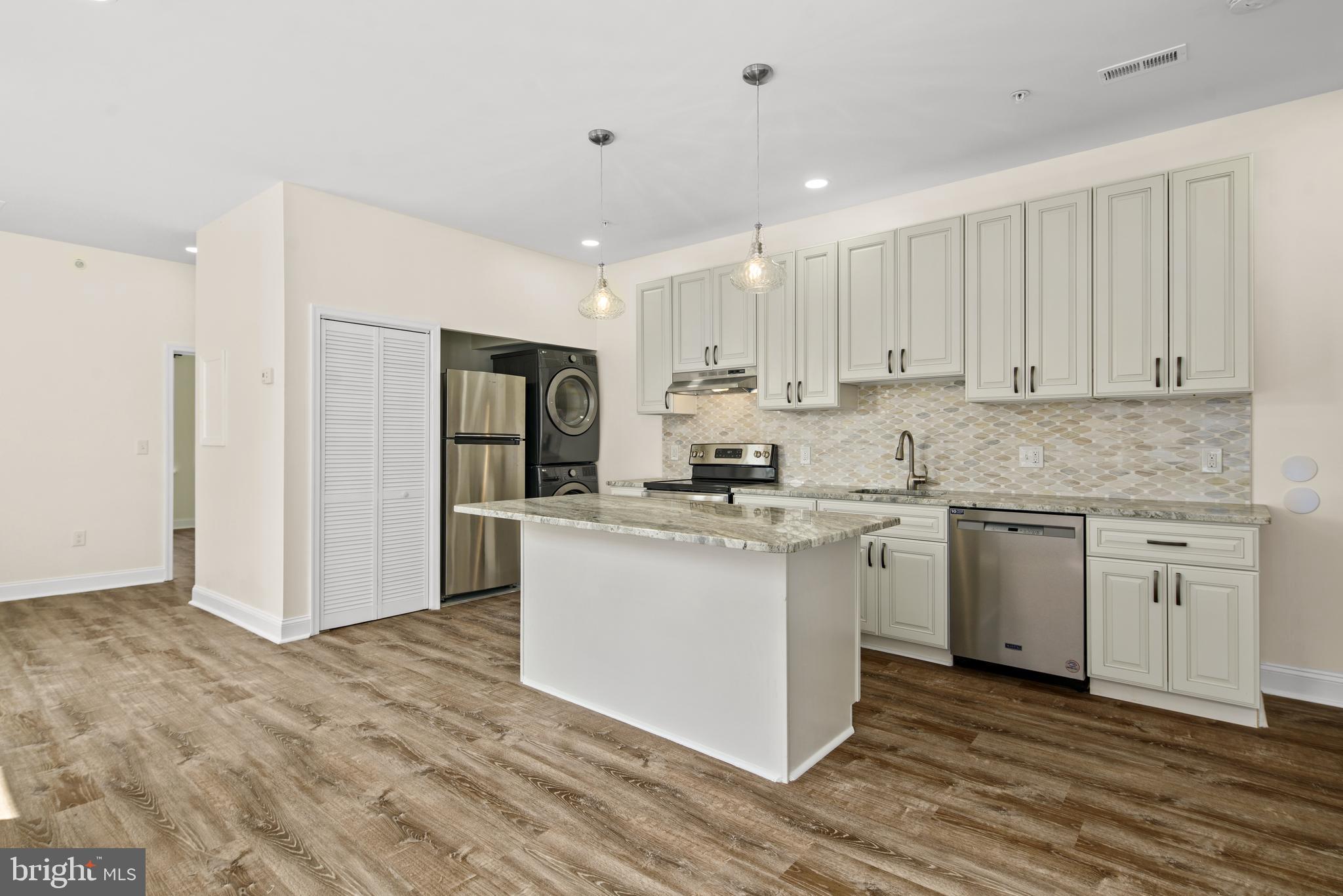 QUEEN VILLAGE - Residential Lease