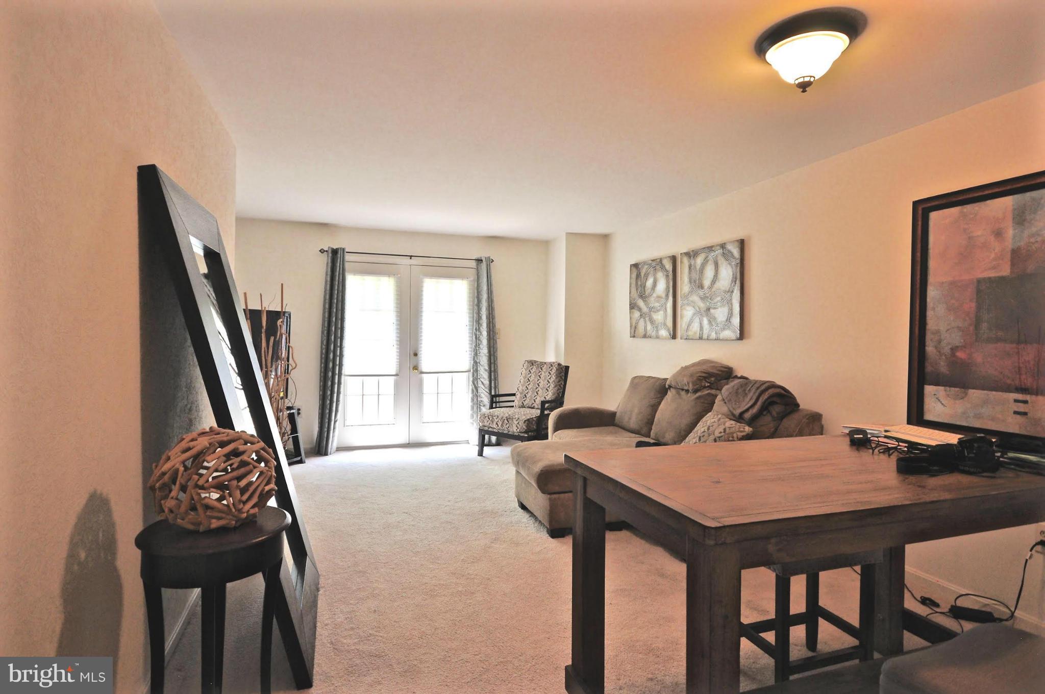 SOUTH KINGS STATION - Residential Lease