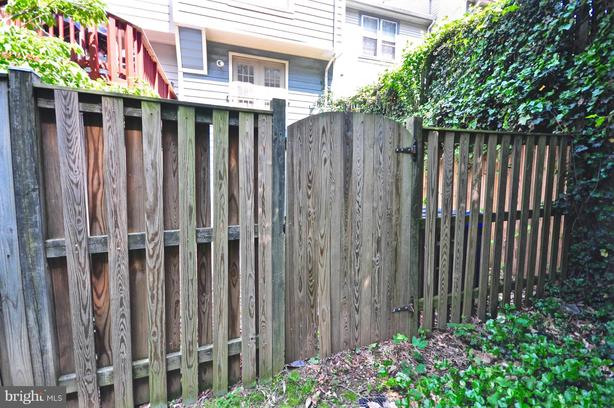 SOUTH KINGS STATION - Residential Lease