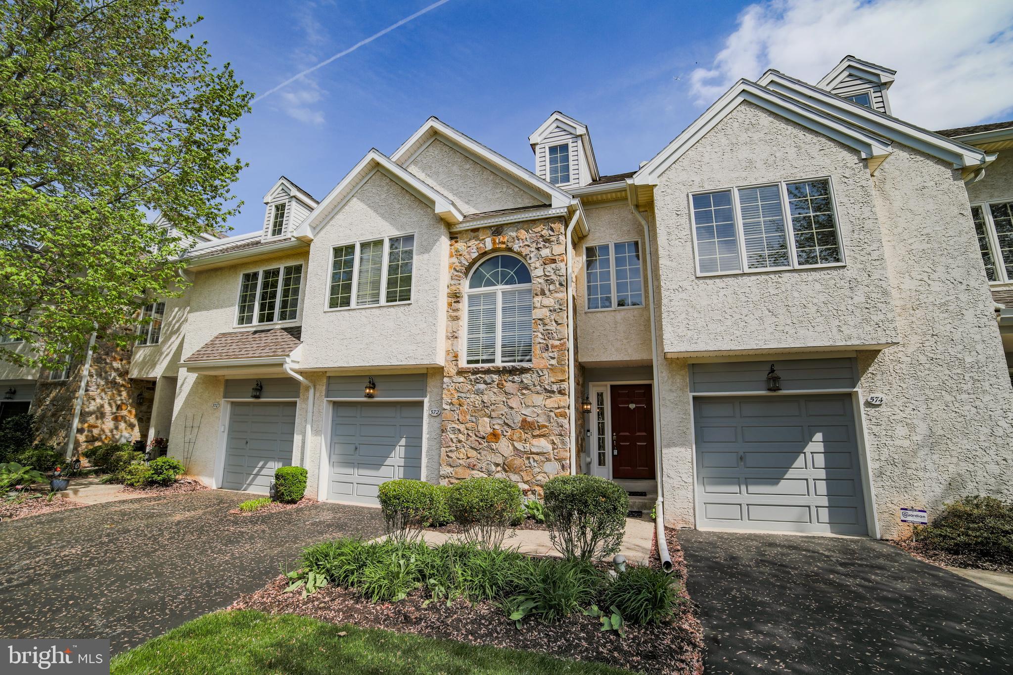 572 W SAXONY DRIVE 572