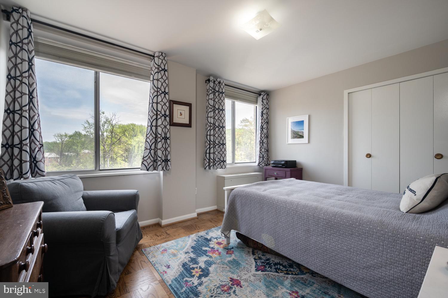 RIVER TOWERS - Residential