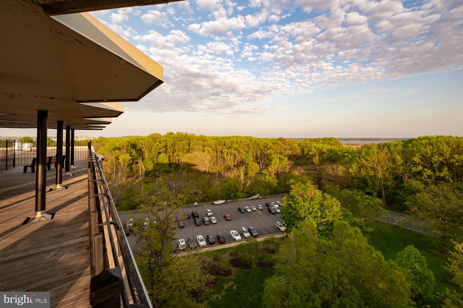 RIVER TOWERS - Residential