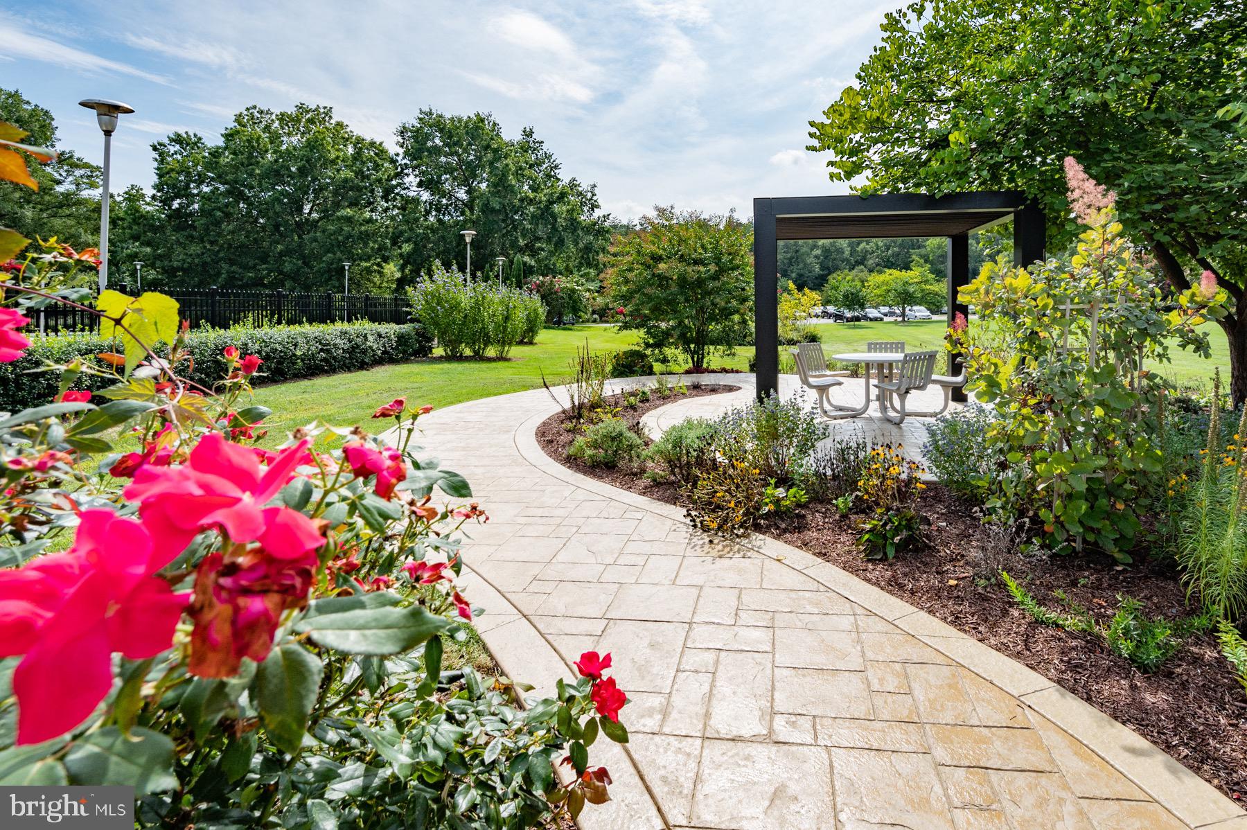 RIVER TOWERS - Residential