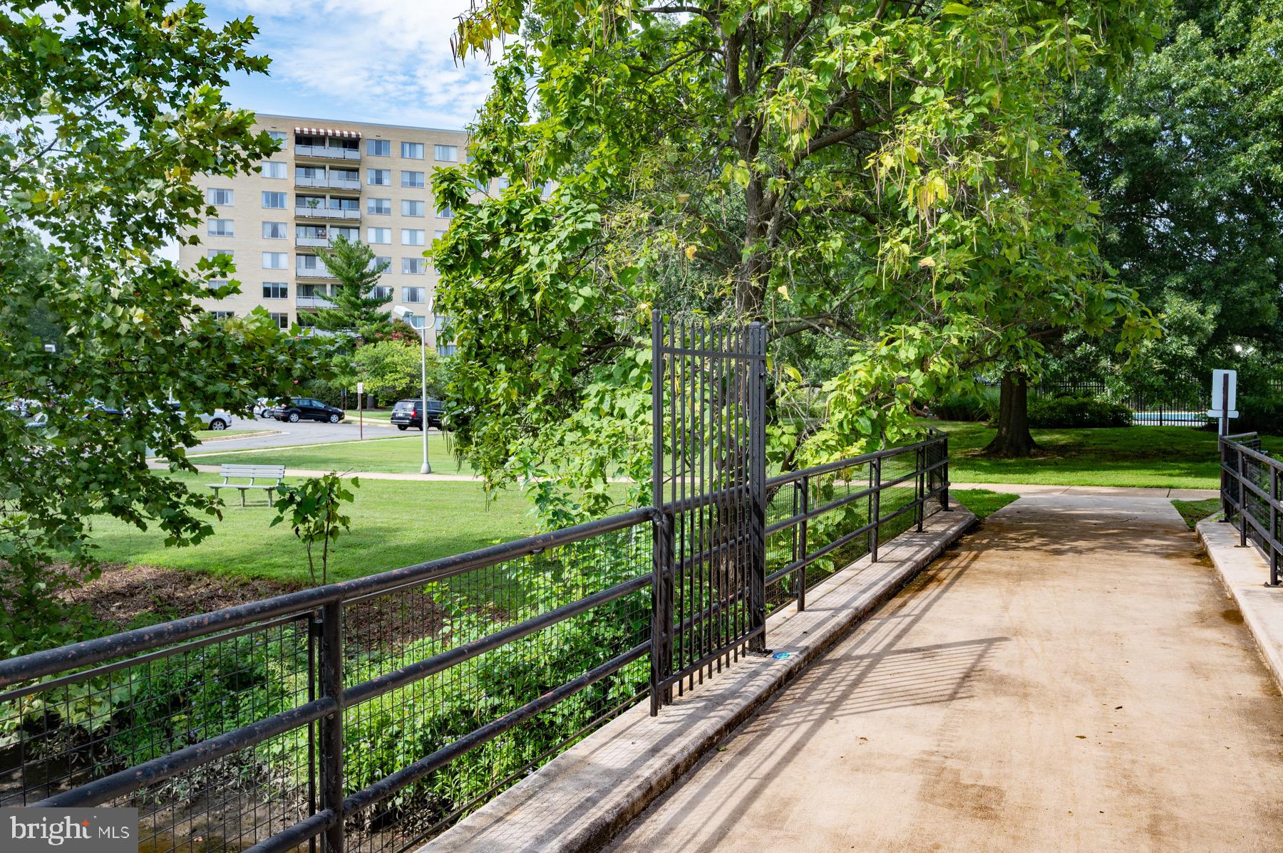 RIVER TOWERS - Residential