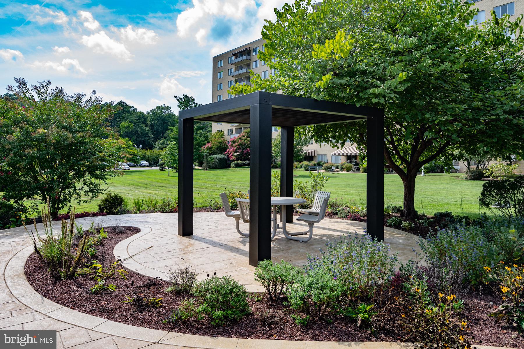 RIVER TOWERS - Residential