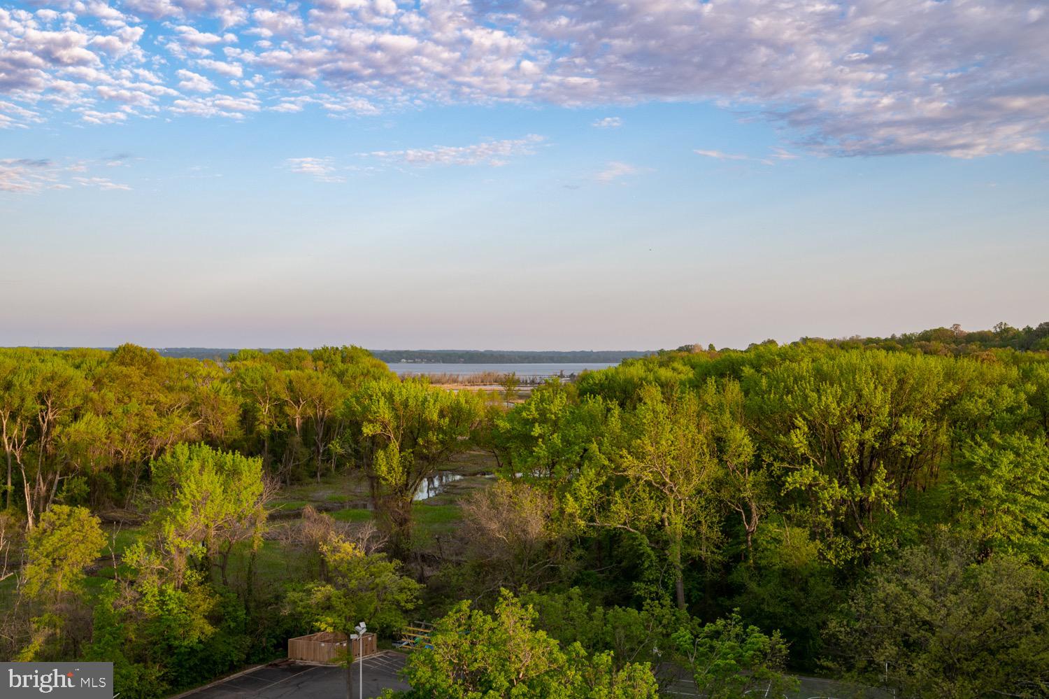 RIVER TOWERS - Residential