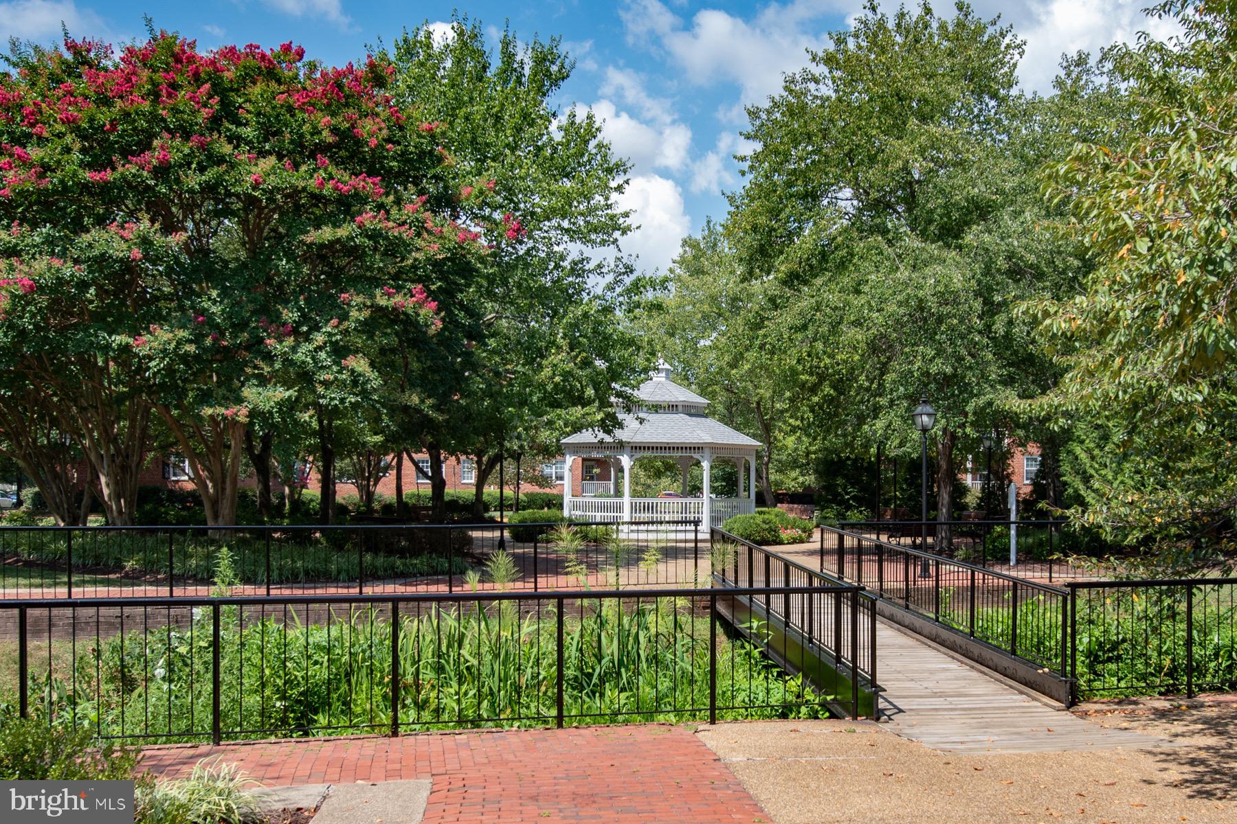 RIVER TOWERS - Residential