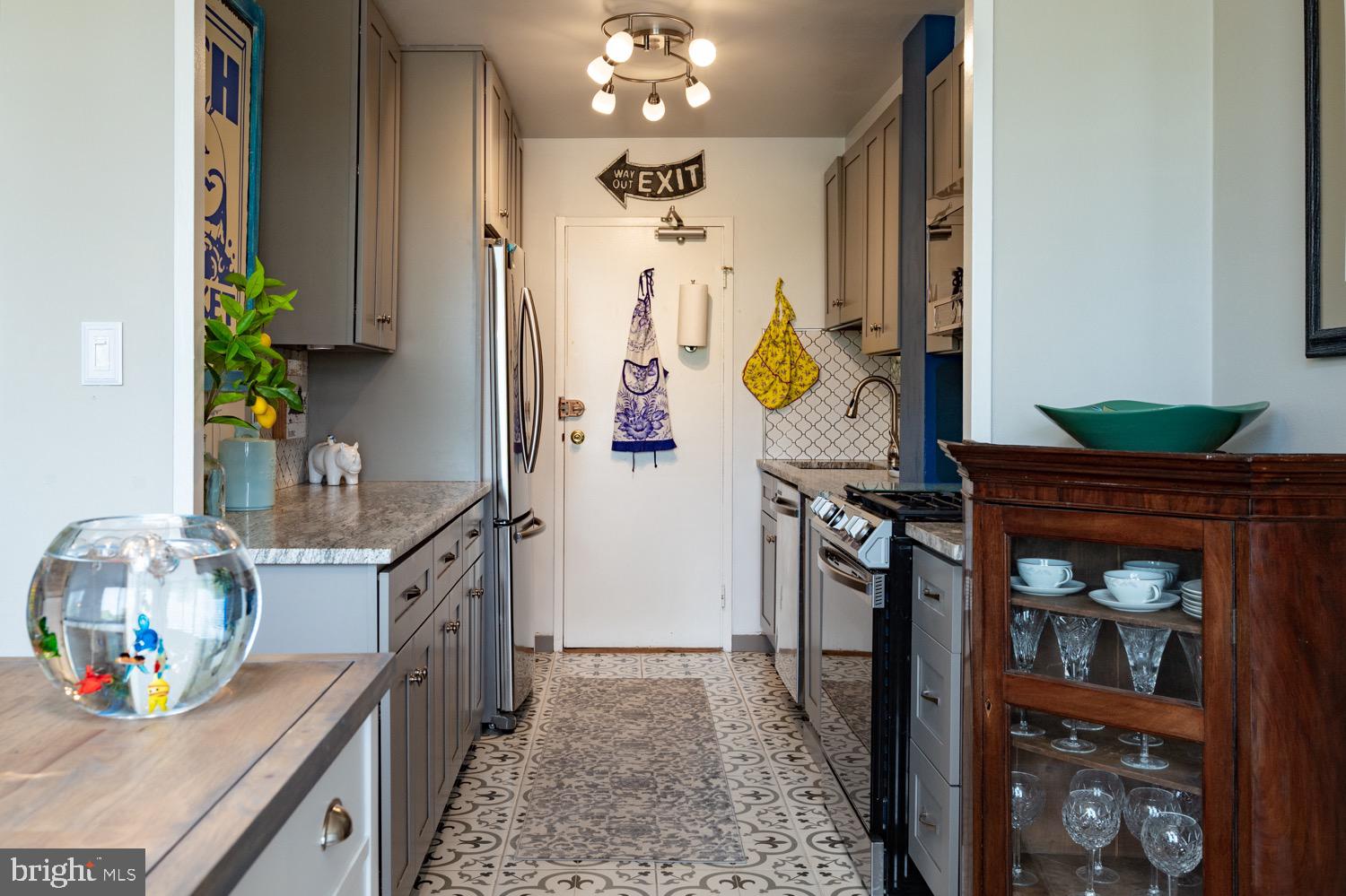 RIVER TOWERS - Residential