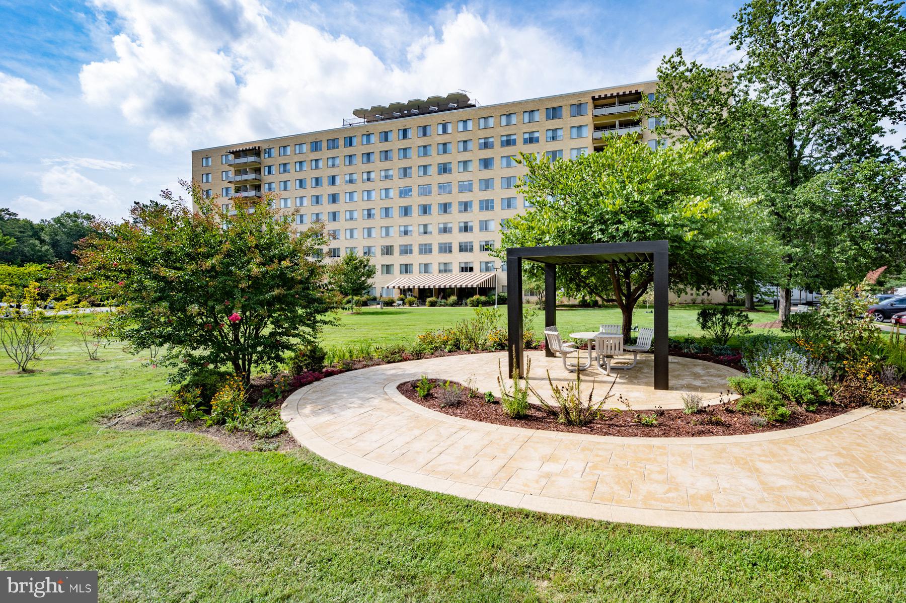 RIVER TOWERS - Residential