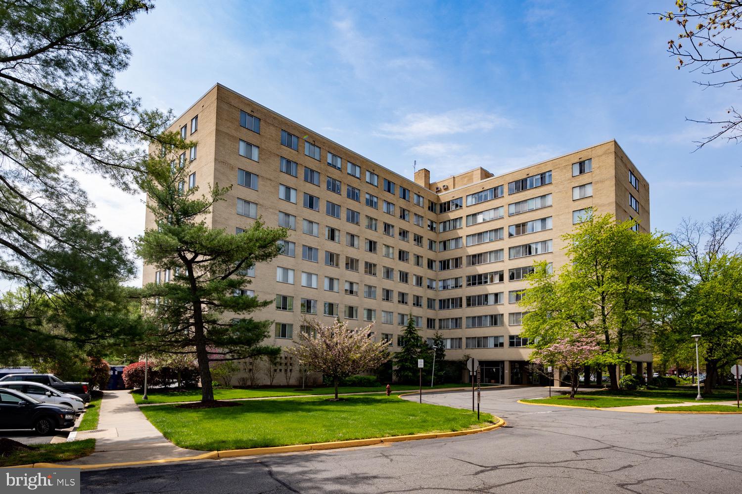 RIVER TOWERS - Residential