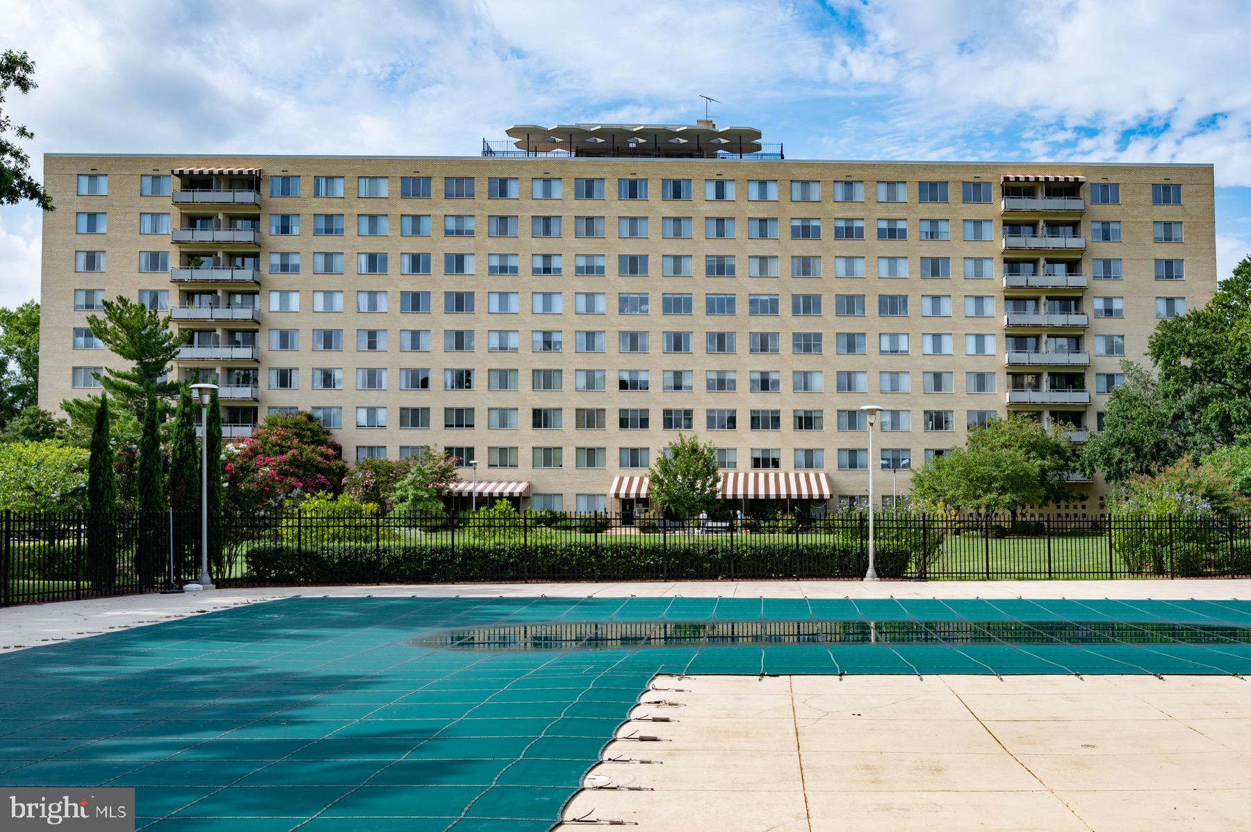 RIVER TOWERS - Residential