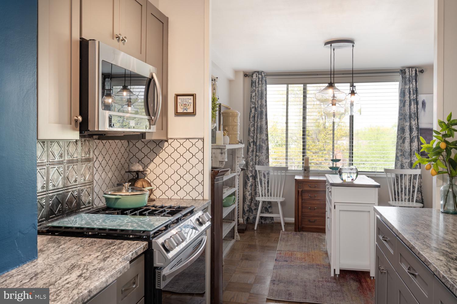 RIVER TOWERS - Residential