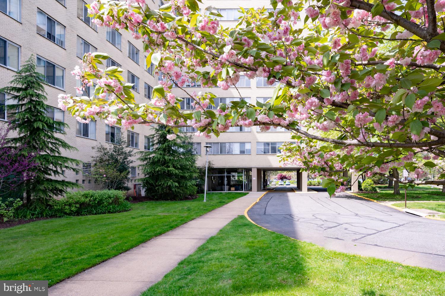 RIVER TOWERS - Residential