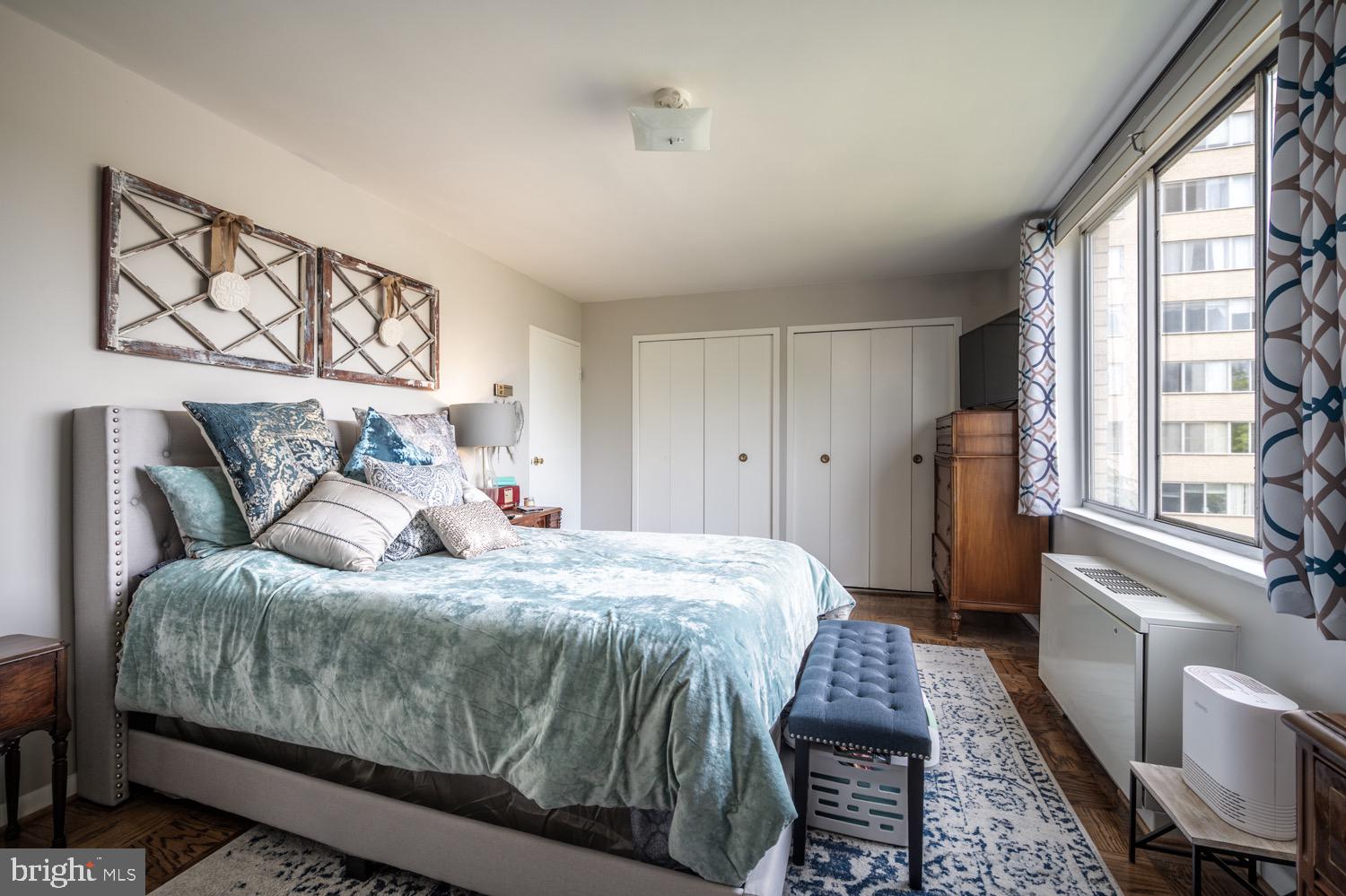 RIVER TOWERS - Residential