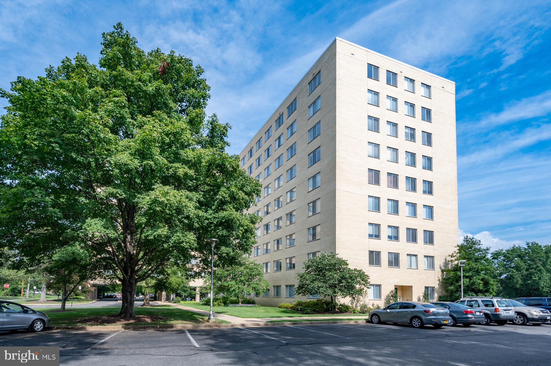 RIVER TOWERS - Residential