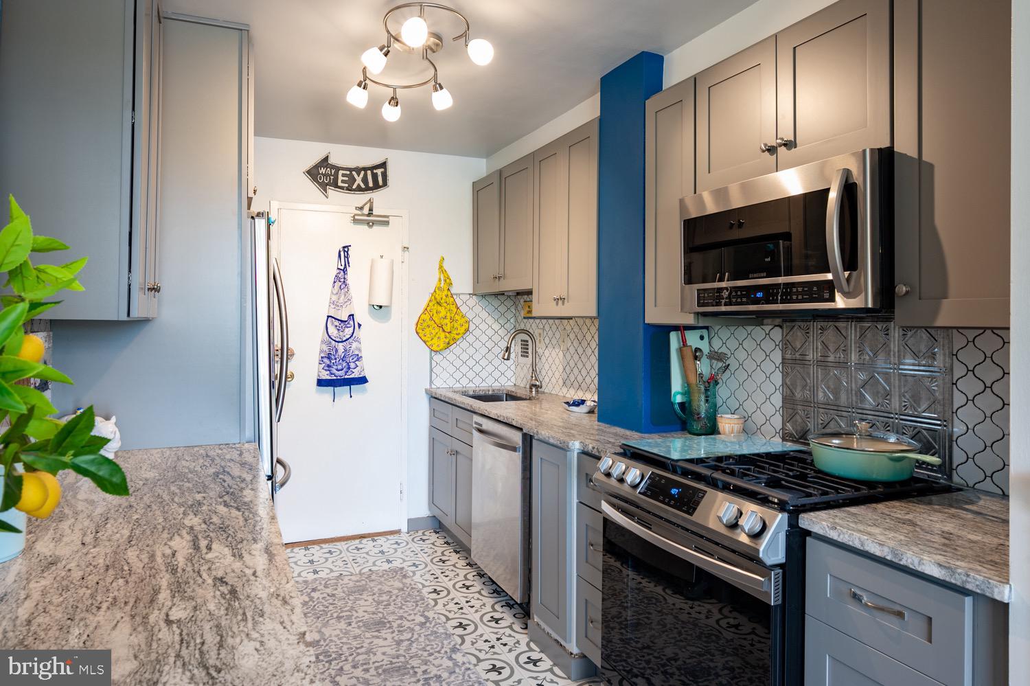 RIVER TOWERS - Residential