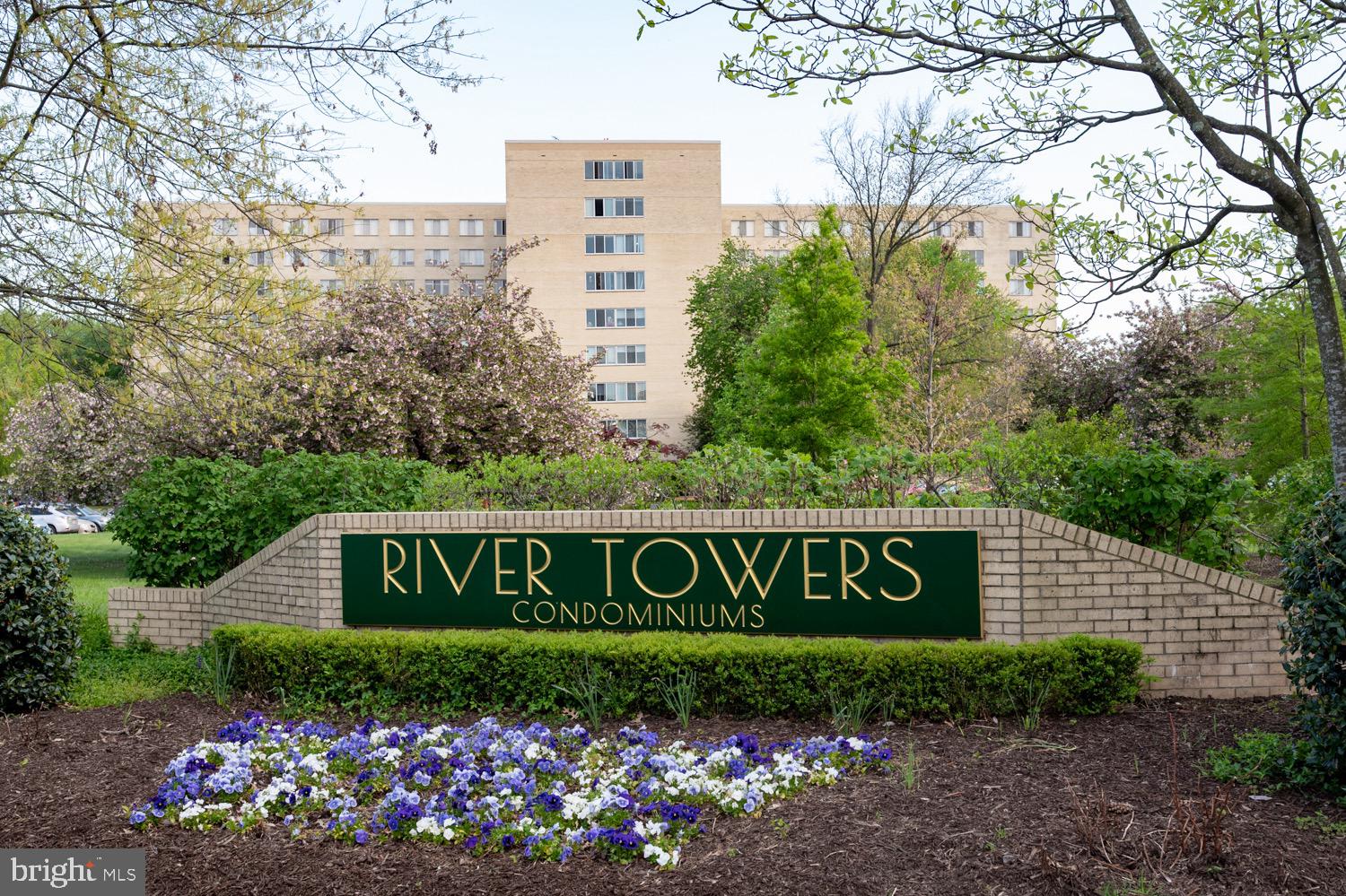 RIVER TOWERS - Residential