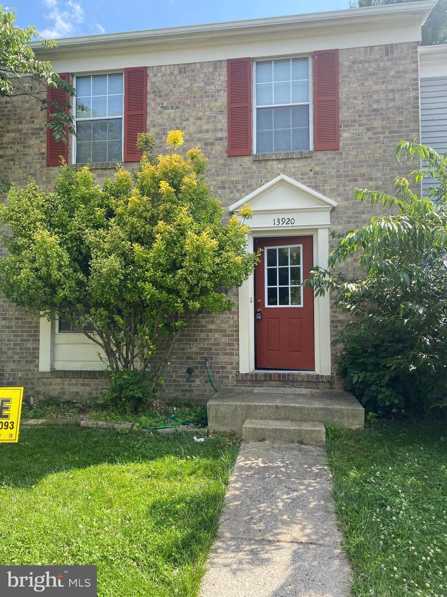 Lovely corner house, end unit, in a very attractive neighborhood.  Schools, pools, transportation, roadways all convenient and easily accessible.  House is sold "As Is, Where Is".