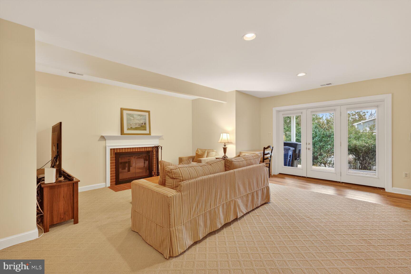 SHIRLEY WOODS - Residential