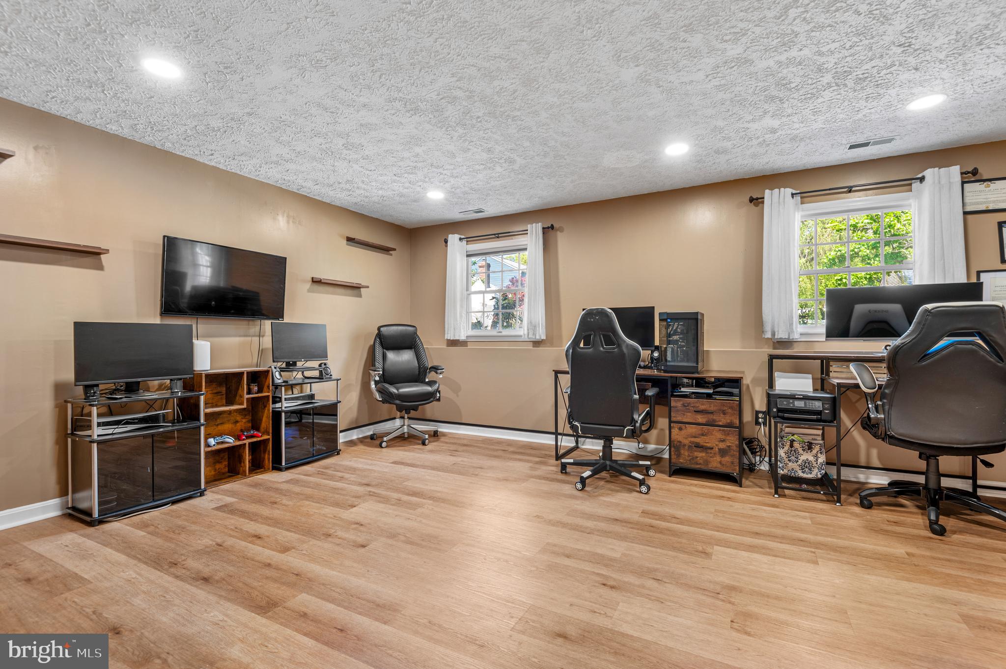 DELMONT STATION - Residential