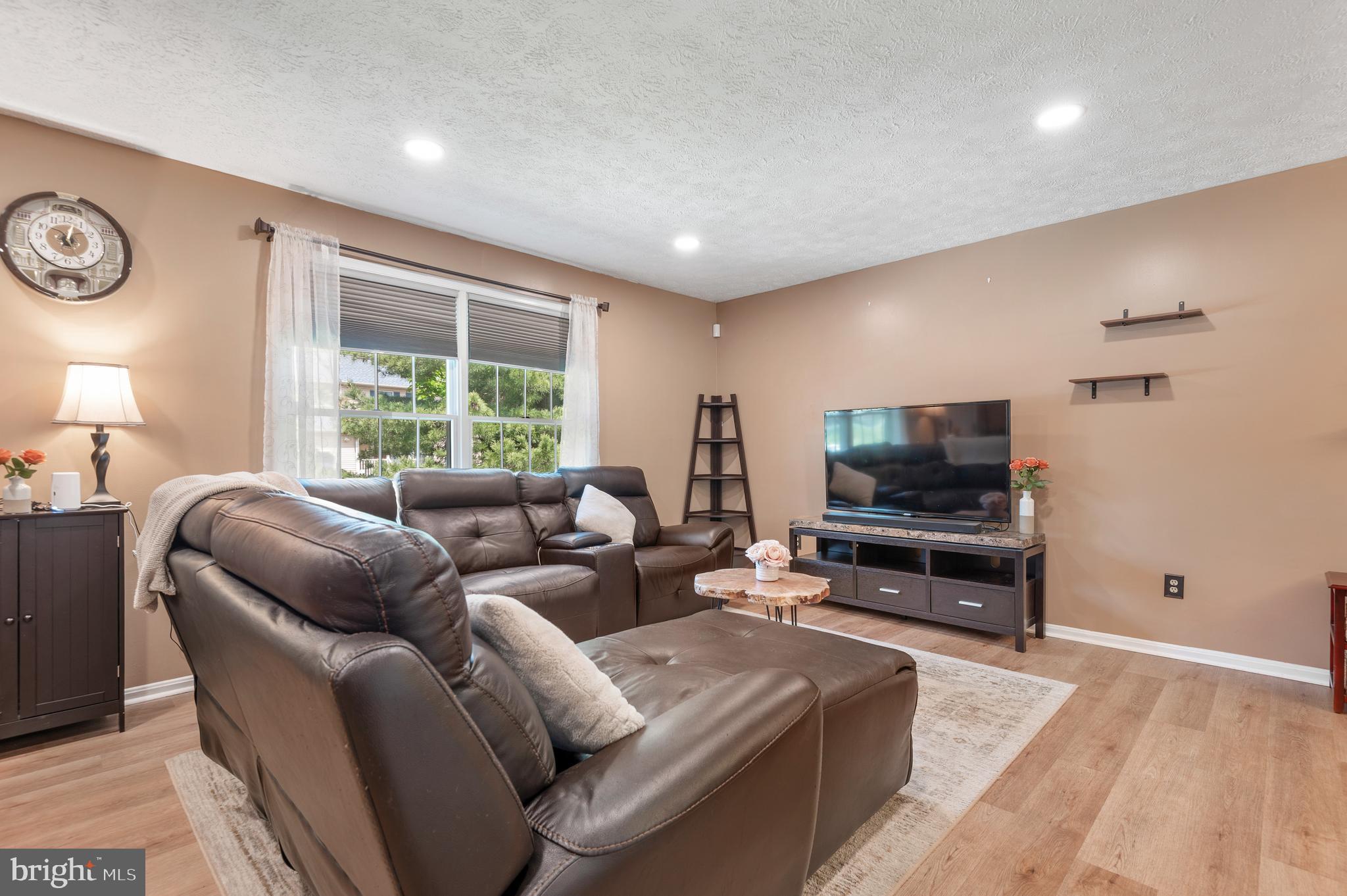 DELMONT STATION - Residential