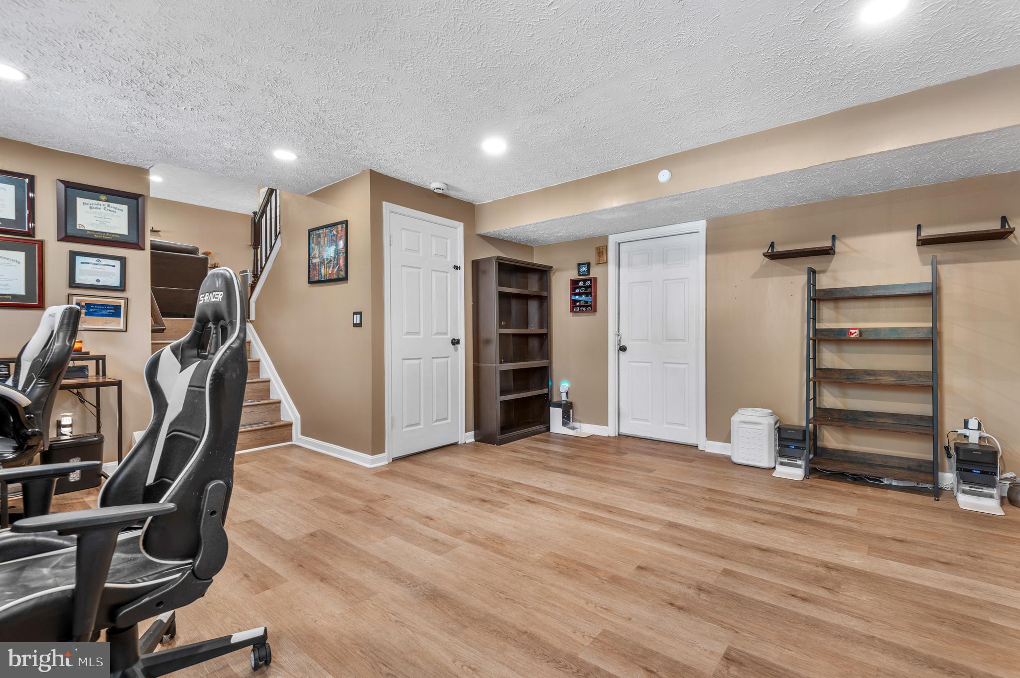 DELMONT STATION - Residential