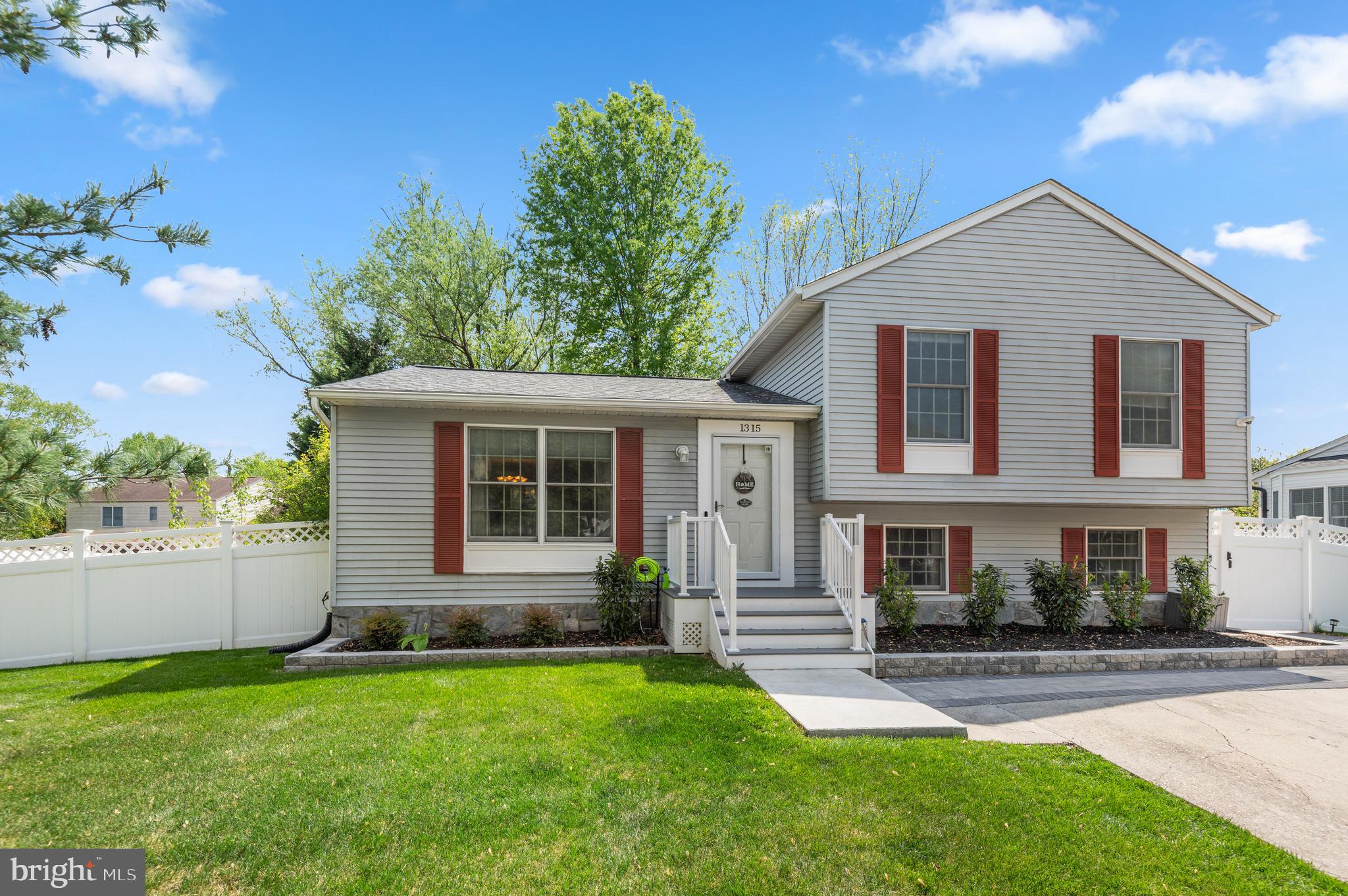 DELMONT STATION - Residential