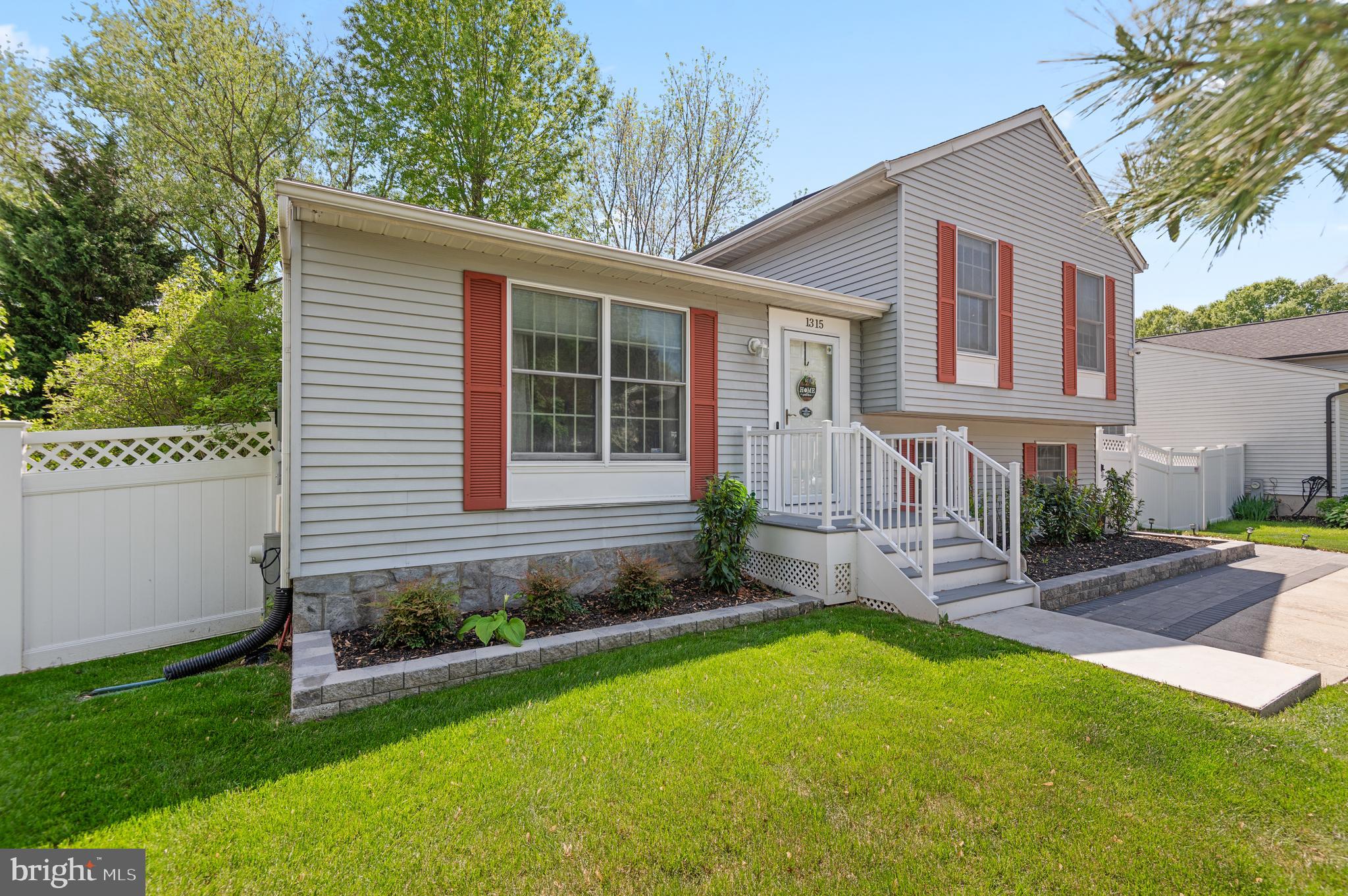 DELMONT STATION - Residential