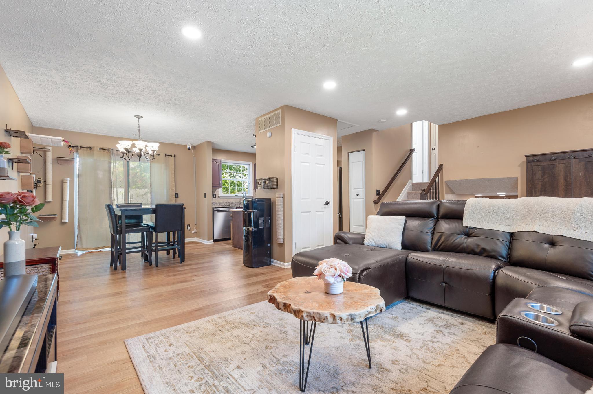 DELMONT STATION - Residential