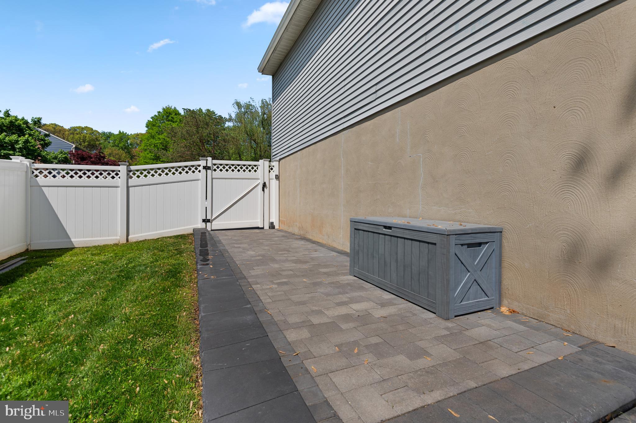 DELMONT STATION - Residential