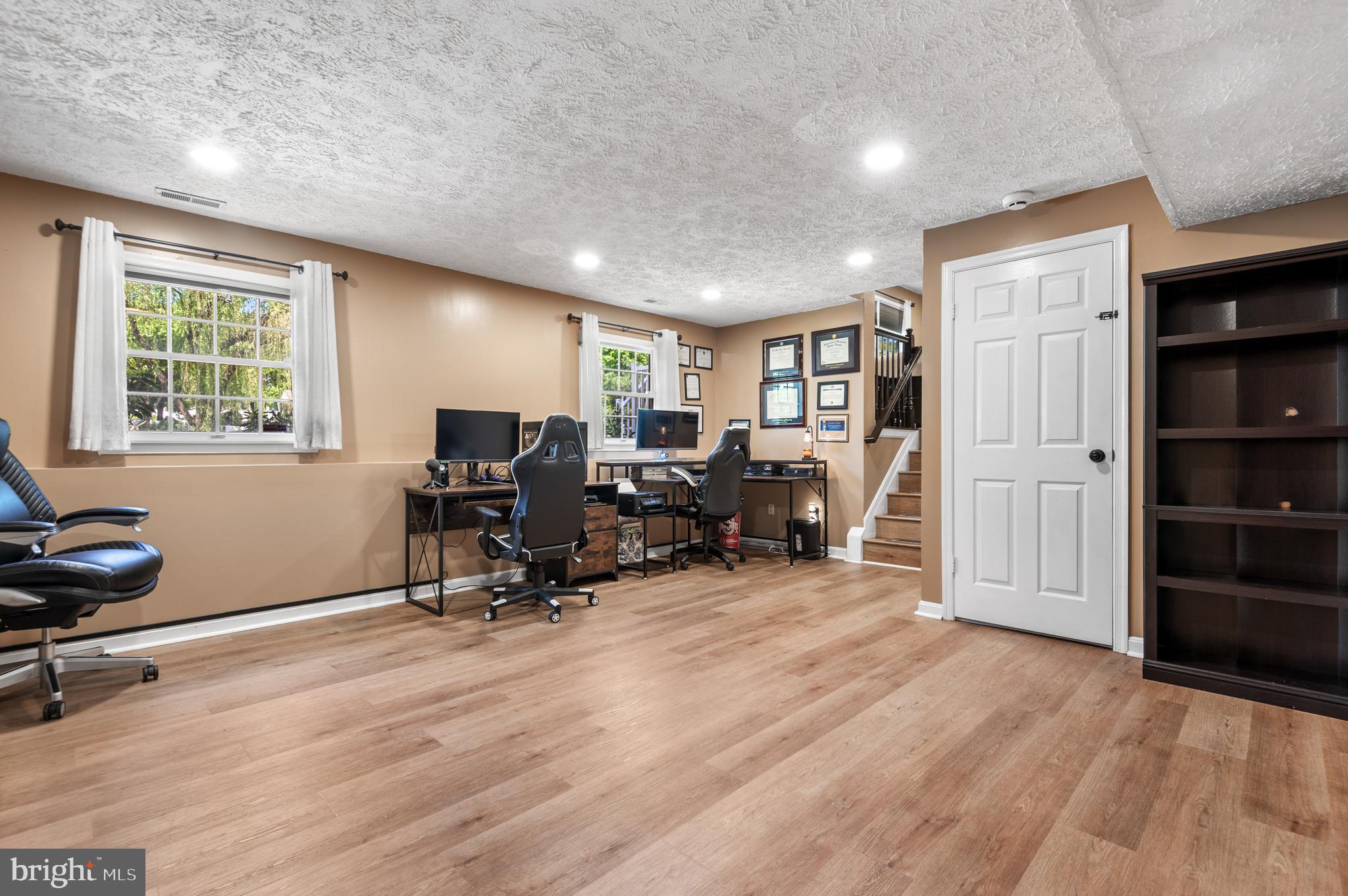 DELMONT STATION - Residential